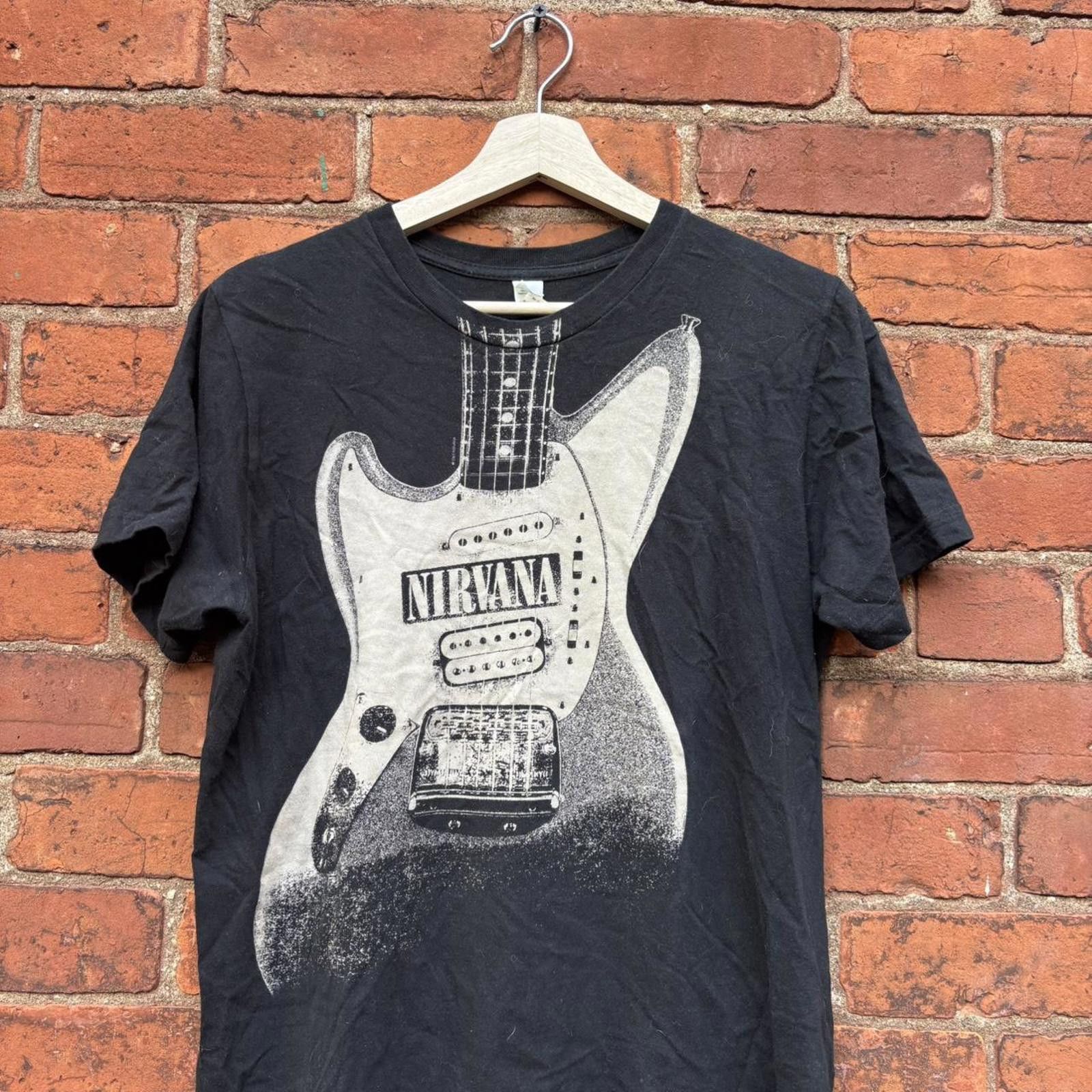 Tultex Vintage nirvana guitar t shirt 2005 M Size US M / EU 48-50 / 2 - 2 Thumbnail