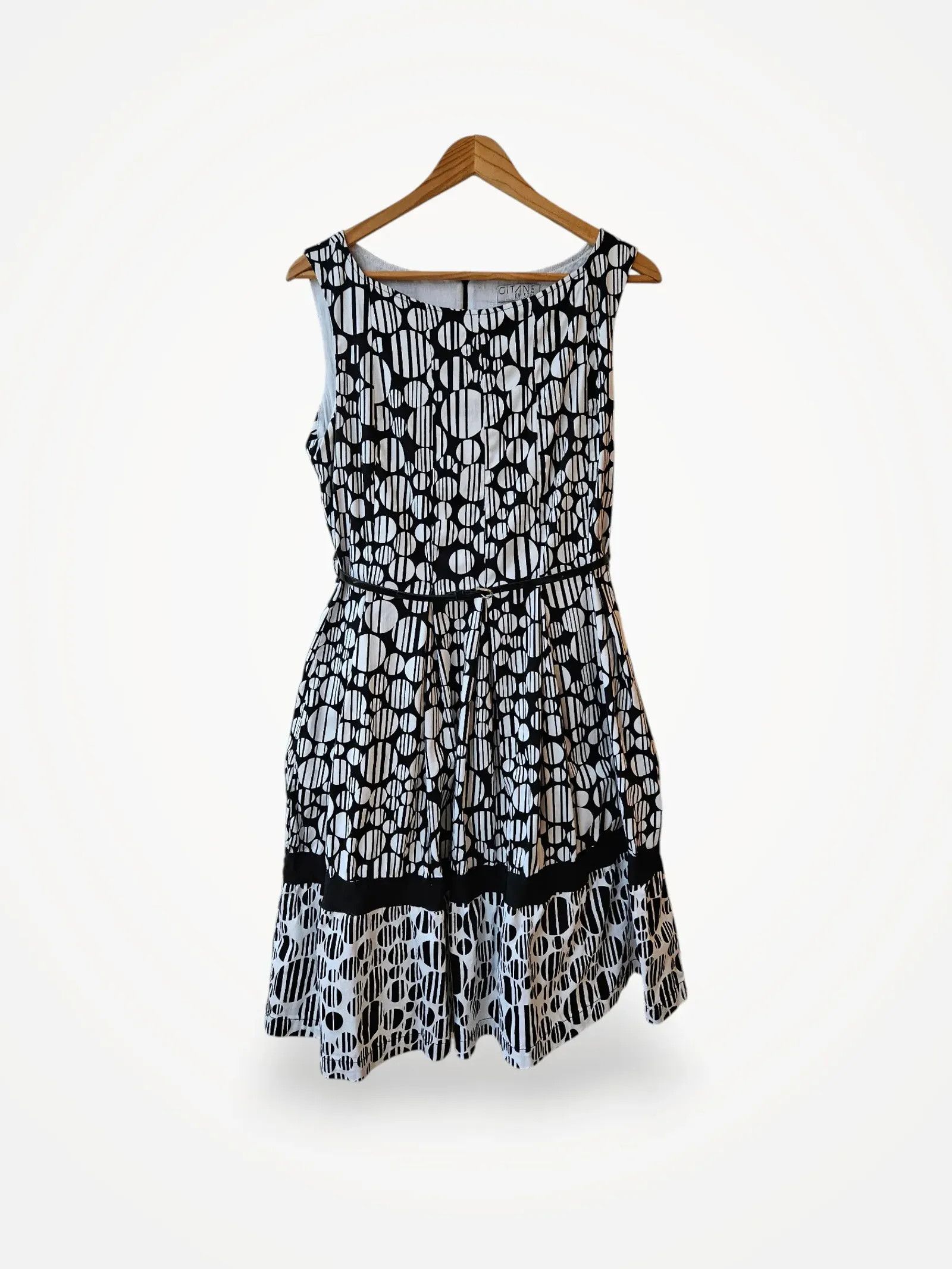 On Gitane on style Dress Size S / US 4 / IT 40 - 1 Thumbnail