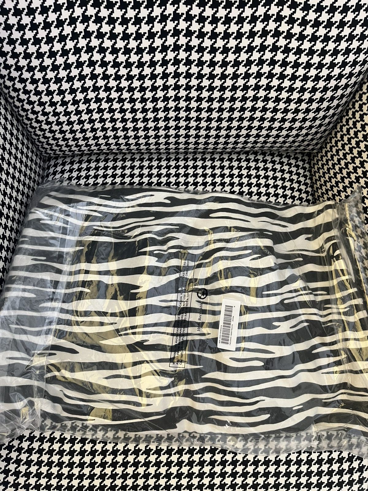 Supreme Supreme Box Logo Zebra (FW22) Size US M / EU 48-50 / 2 - 2 Thumbnail