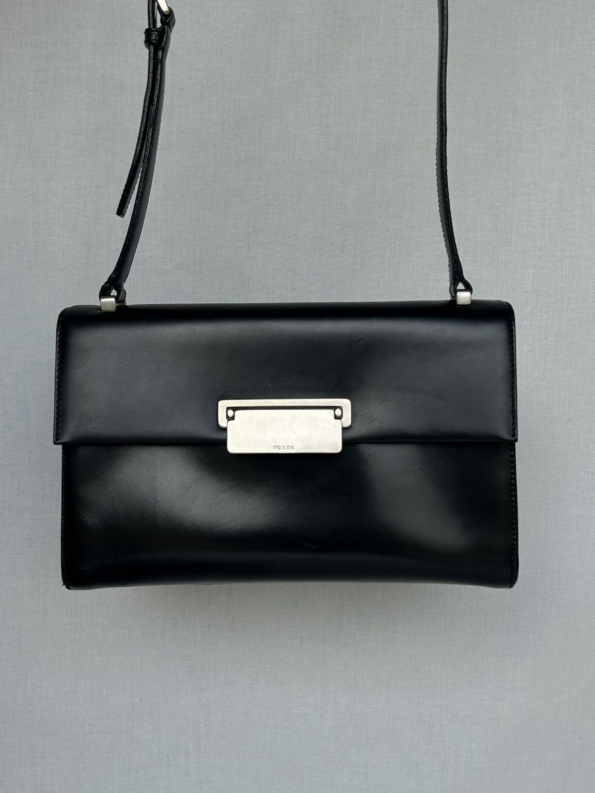 バッグ 00s PRADA archive leather shoulder bag Archive Prada black leather shoulder bag (00s)