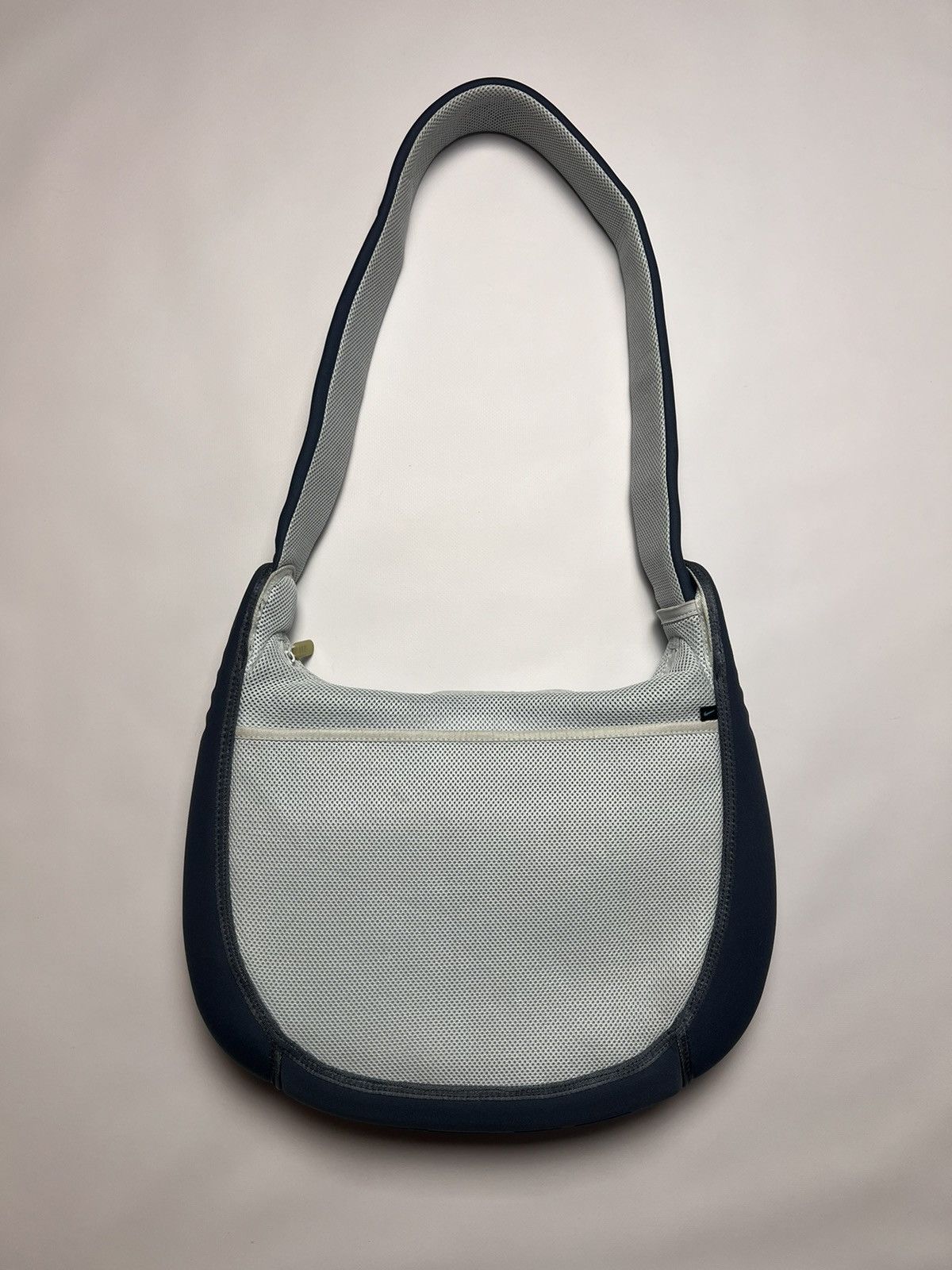 2001 Vintage Nike Presto Sling Bag in Blue/Navy, Men's