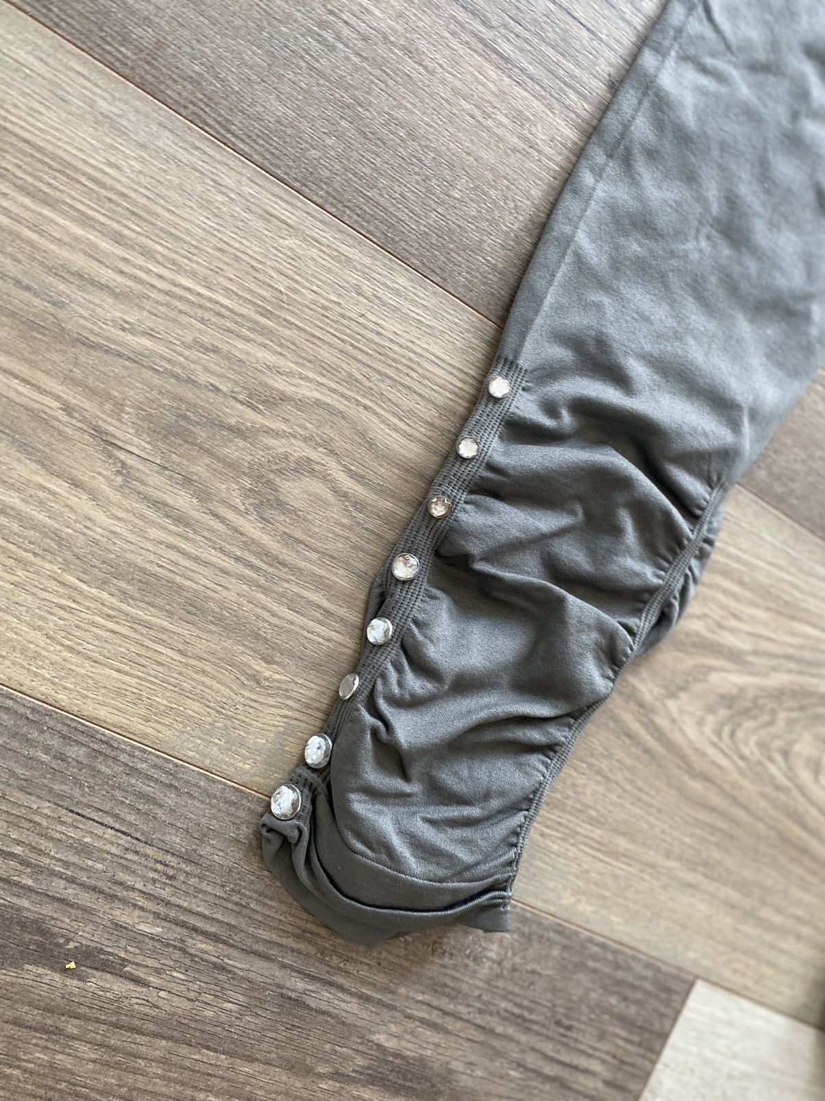Other GRAY RUCHED CROPPED ANKLE LEGGINGS WITH RHINESTONES SIZE S Size 26" / US 2 / IT 38 - 6 Thumbnail