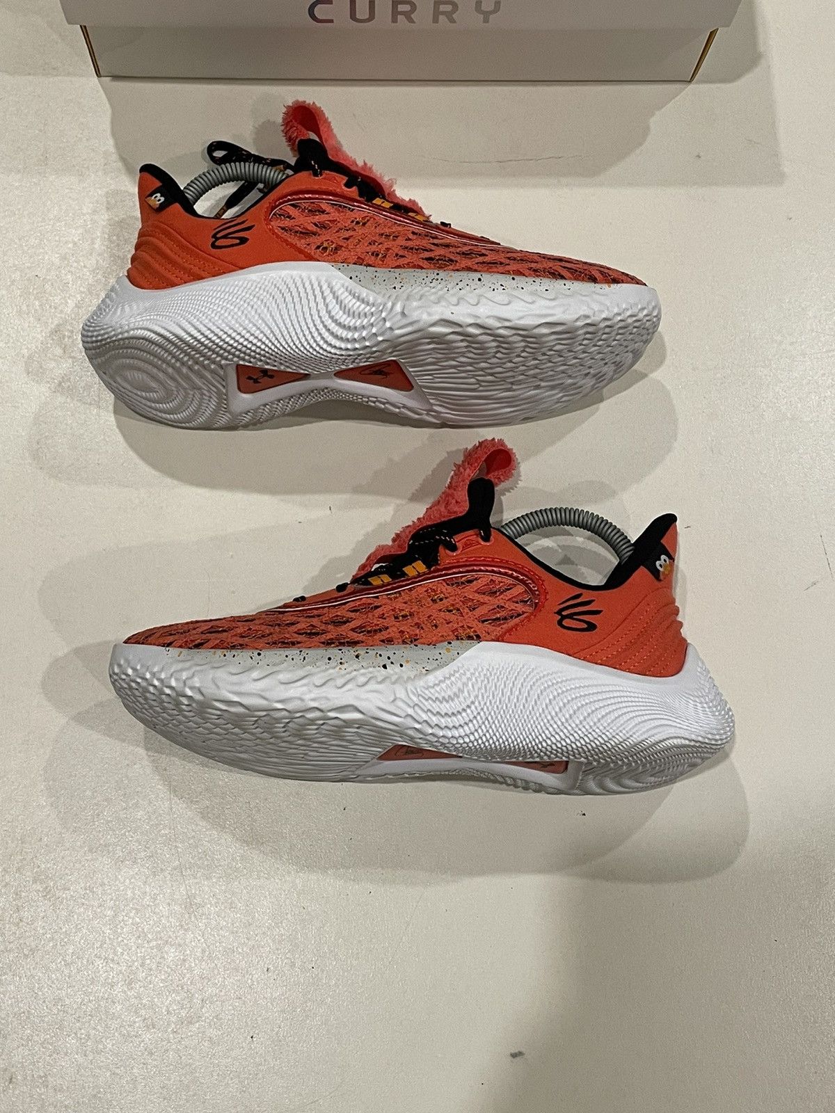 Under Armour Under Armour Curry Flow 9 Sesame Street Elmo Basketball Shoe Size US 6 / EU 39 - 1 Thumbnail