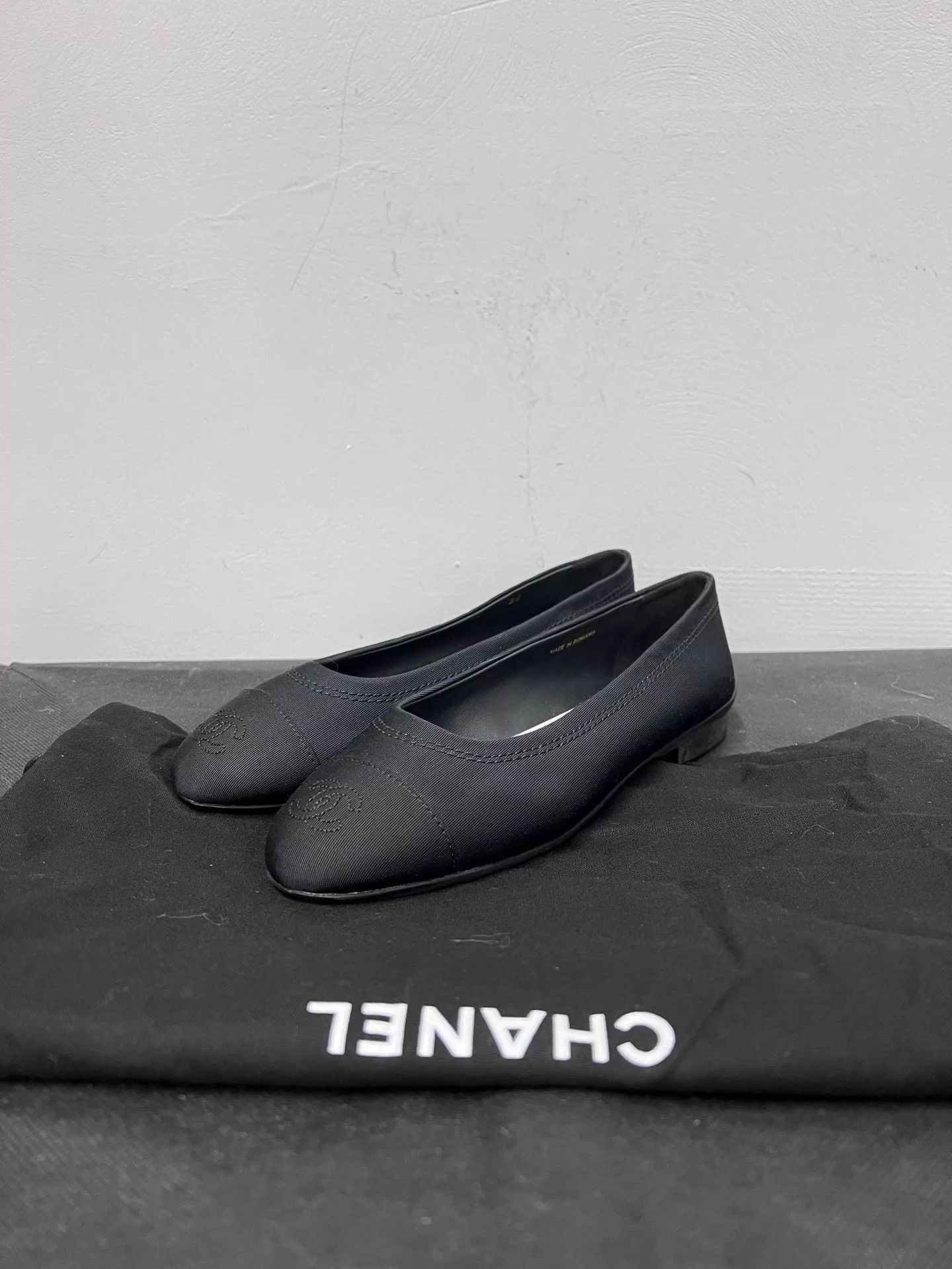 Chanel Chanel Women's Classic Ballet Flats 35 New Worn Once Size US 4.5 / IT 34.5 - 1 Thumbnail