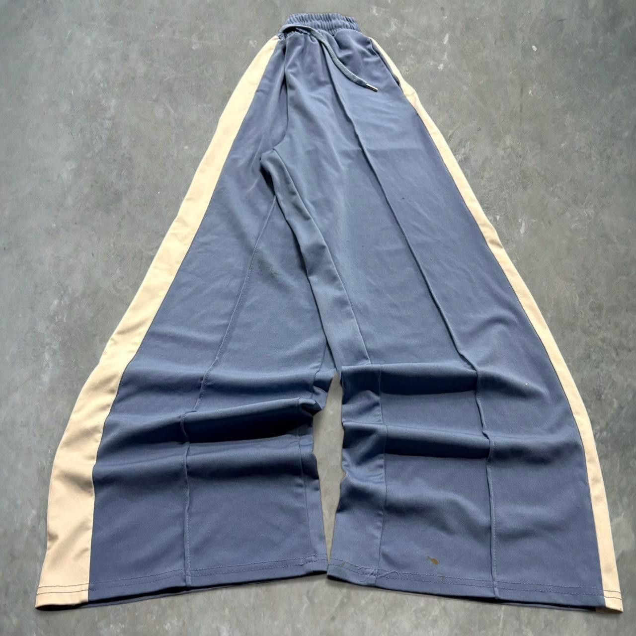 Vintage Crazy Vintage Y2K/2000s Super Baggy Wideleg Baby Blue Striped Sweatpants! Size US 28 / EU 44 - 1 Thumbnail