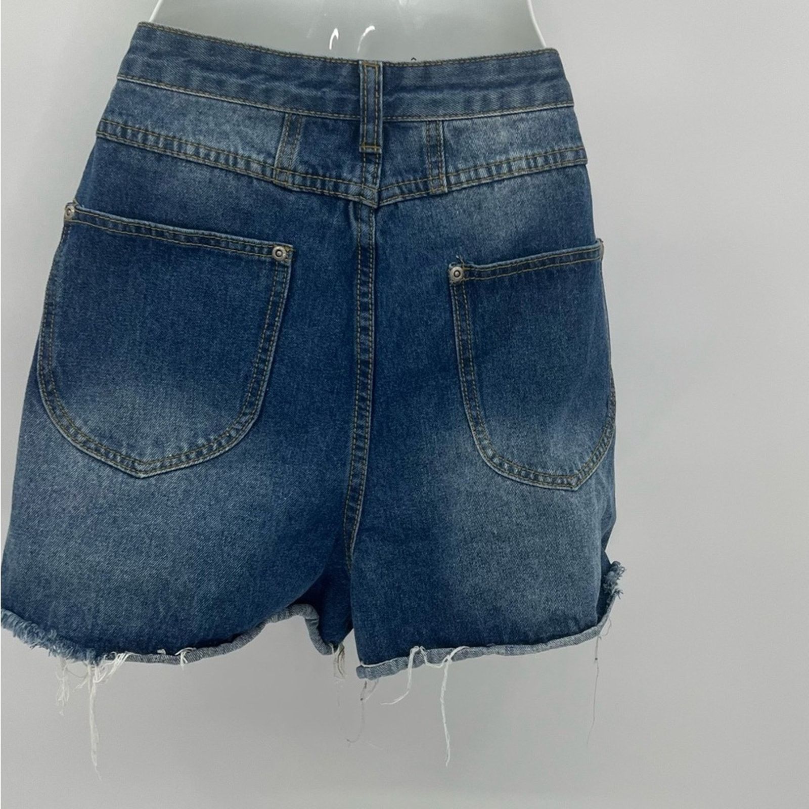 Boohoo BOOHOO TALL DISTRESSED FRAYED JEAN SHORTS SZ 8 NWT Size 30" / US 8 / IT 44 - 9 Thumbnail