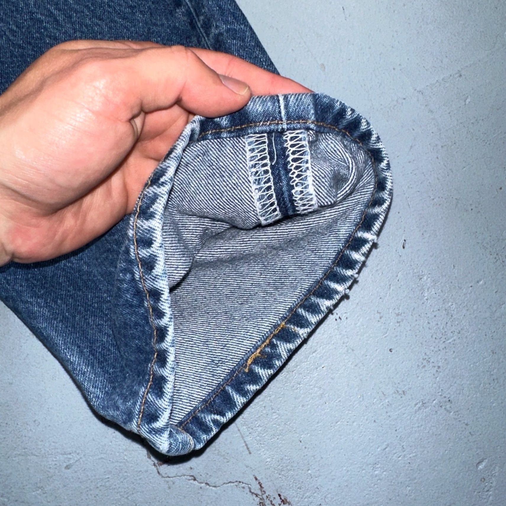 Levi's Levis 501 Vintage 90s USA XX Straight Leg Jeans Blue Med Wash 35x34 Act 33x30 Men Jeans Size US 35 - 4 Thumbnail
