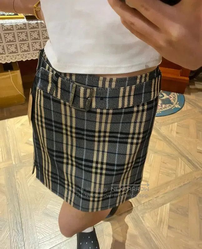 Burberry Burberry M Size Navy Plaid Skirt. Size 27" / US 4 / IT 40 - 7 Thumbnail