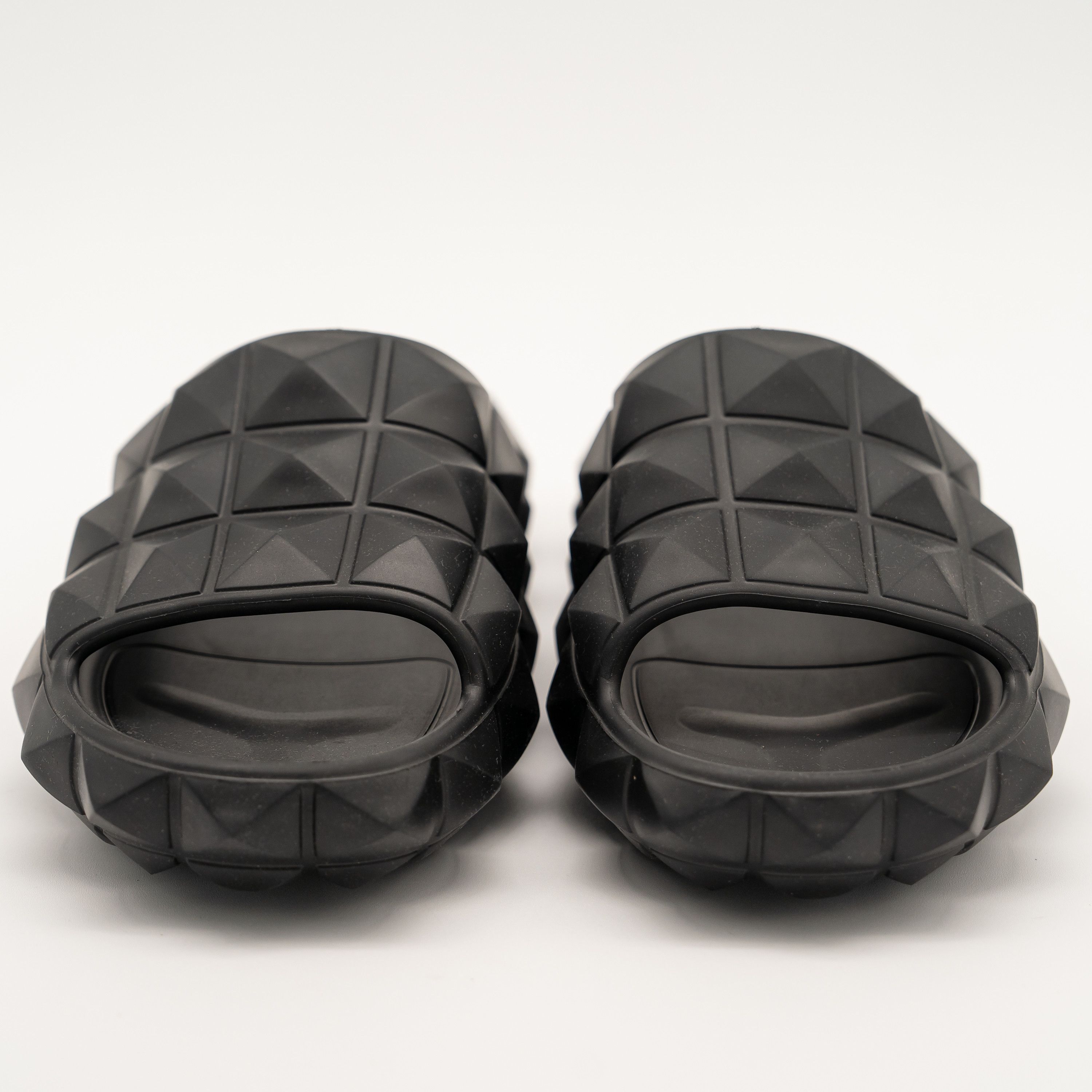 Valentino 42 eu 9 us Valentino Garavani Roman Stud Turtle Black Slide Size US 9 / EU 42 - 2 Thumbnail