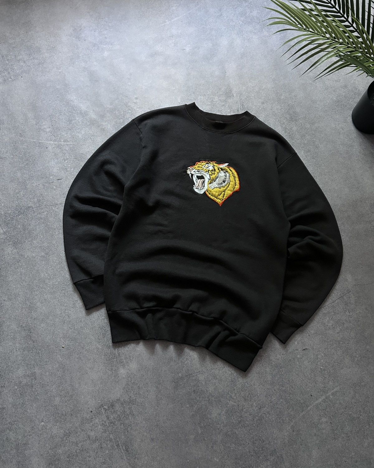 Designer × Vintage Vintage Medallion tiger sweatshirt black mens rare Size US L / EU 52-54 / 3 - 1 Thumbnail