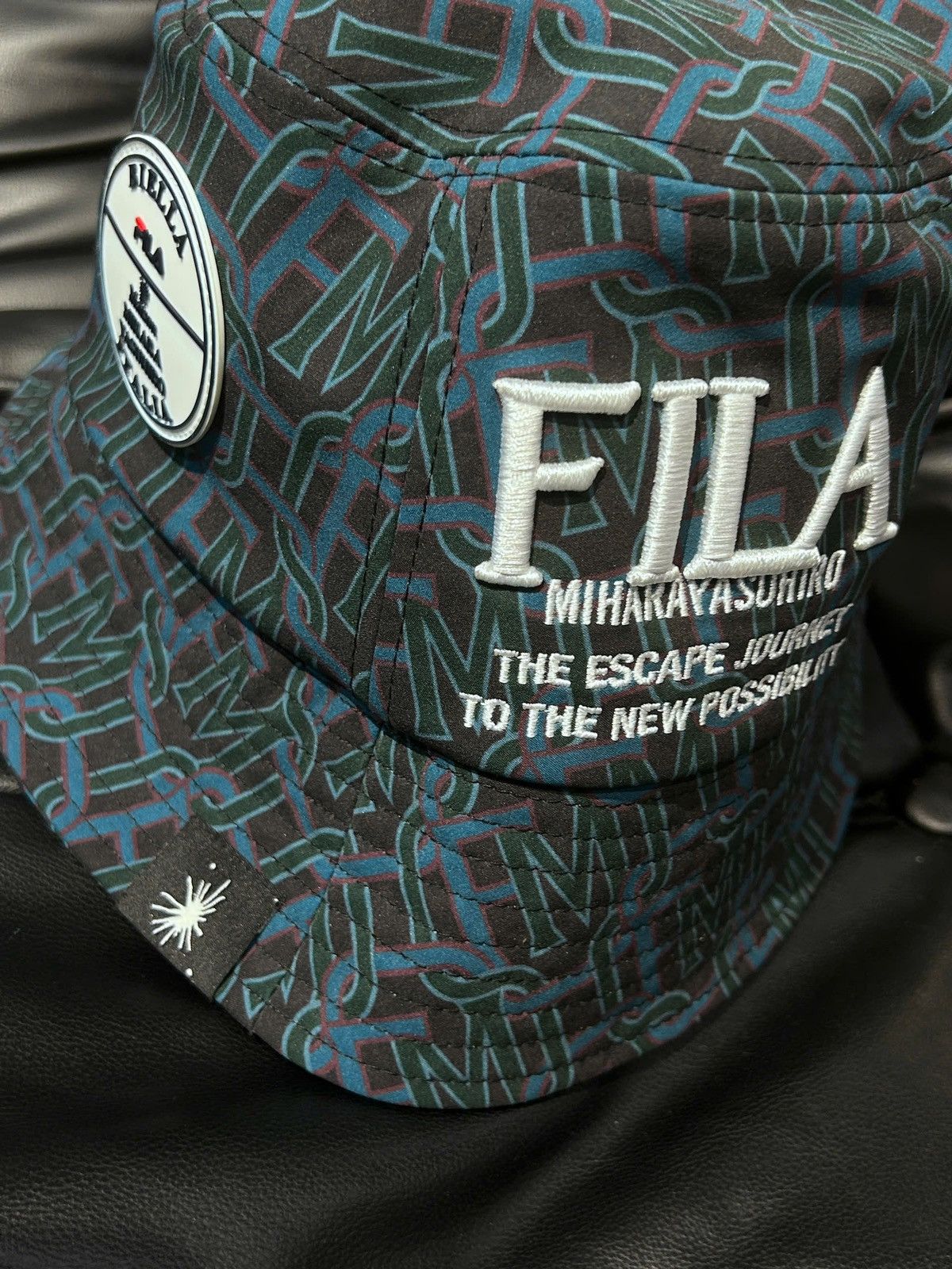 Fila × Maison MIHARA YASUHIRO Maison Mihara Yasuhiro x FILA Bucket Hat Size ONE SIZE - 3 Thumbnail