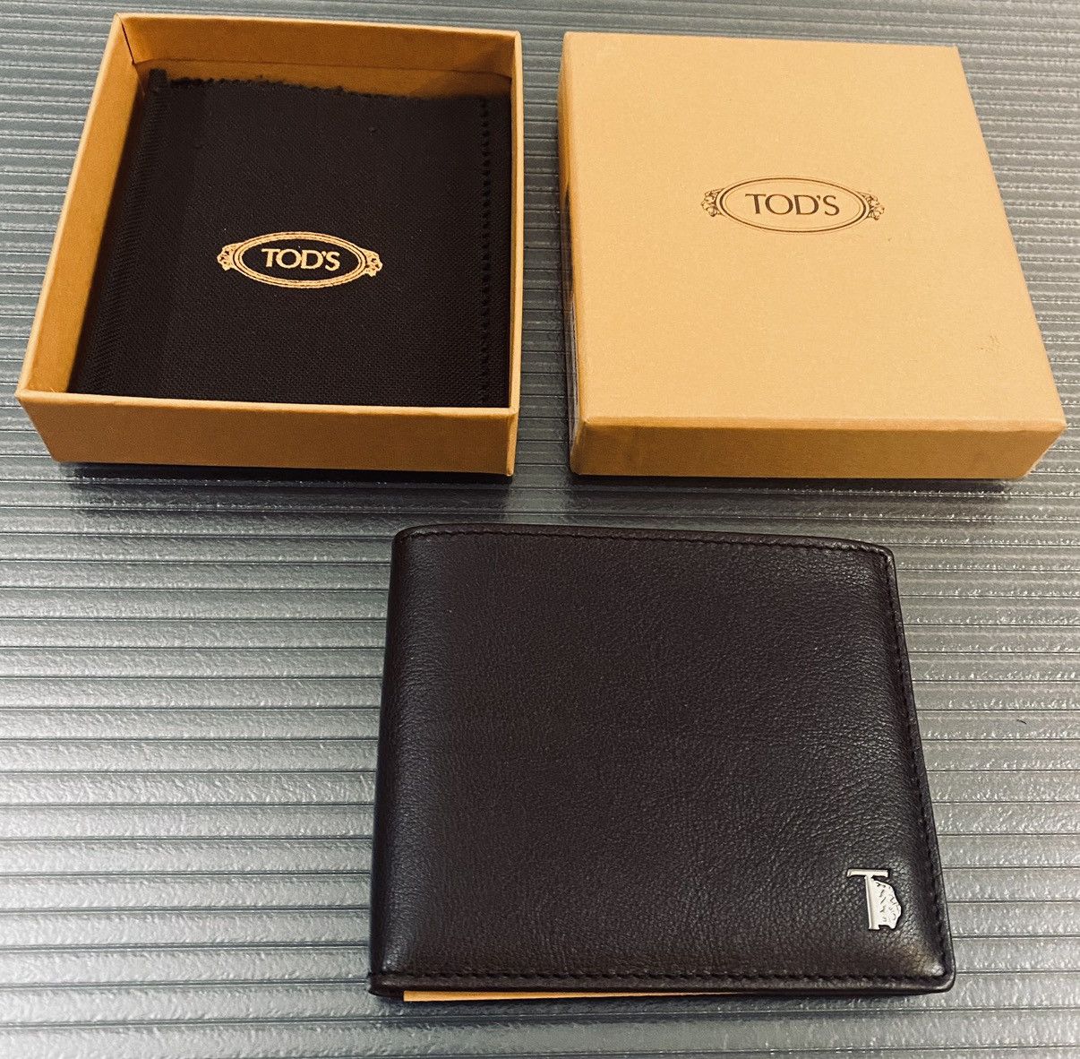 Tod's Tod’s 🇮🇹 brown grain leather dual billfold Leoni wallet NEW Size ONE SIZE - 1 Thumbnail