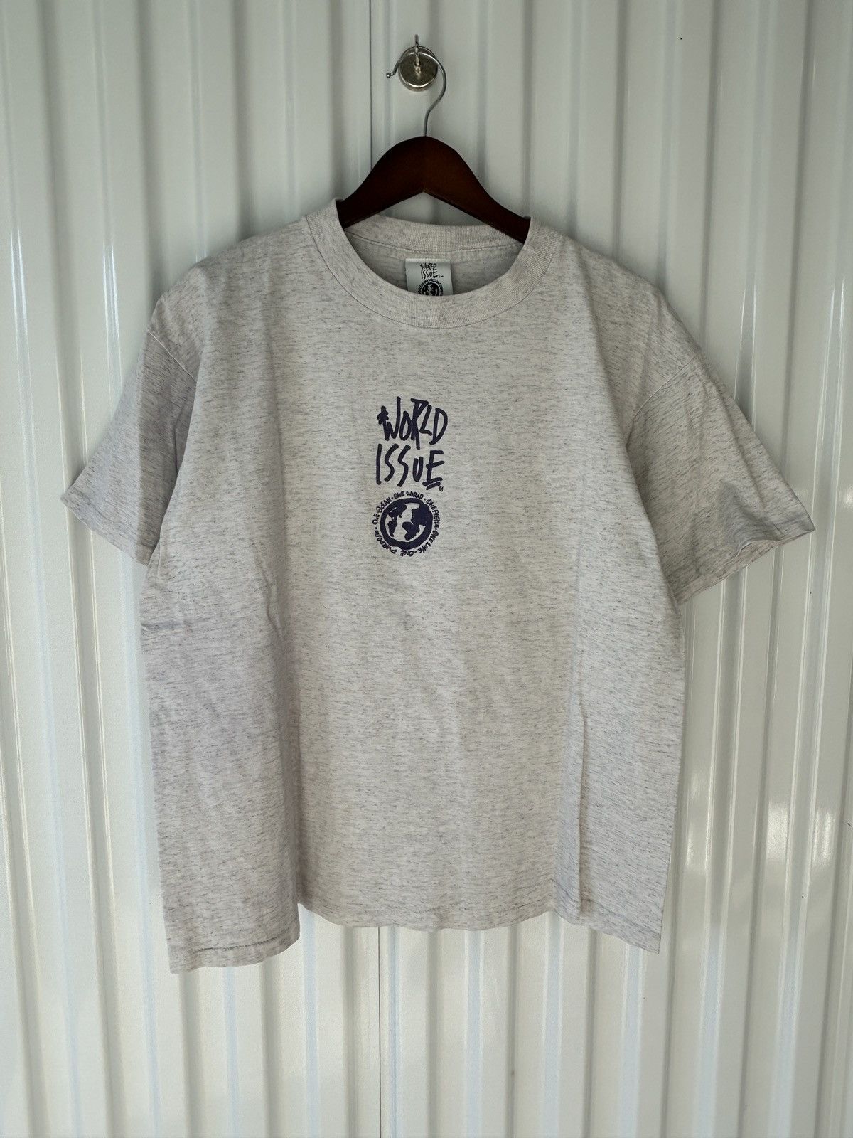 Vintage Vintage 90s World Issue Graphic Tee Size US L / EU 52-54 / 3 - 3 Thumbnail