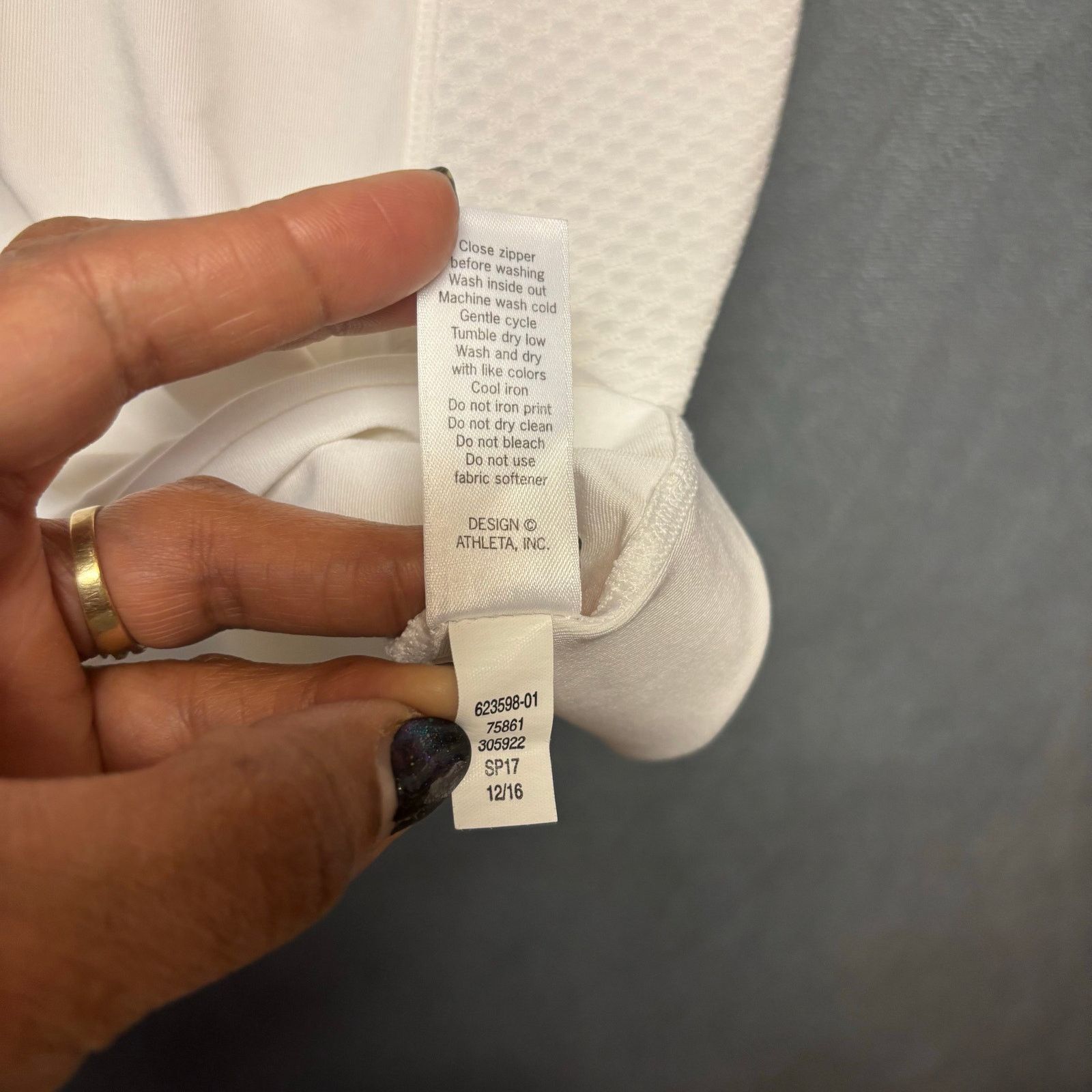 Athleta Athleta White Performance Mesh Running Top Short Sleeve Med Size M / US 6-8 / IT 42-44 - 10 Thumbnail
