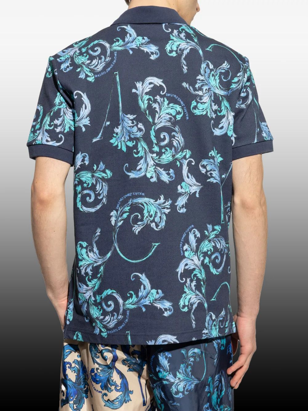 Designer × The Unbranded Brand × Vintage Barocco-Print Polo Shirt – Polo for Men Size US S / EU 44-46 / 1 - 6 Thumbnail