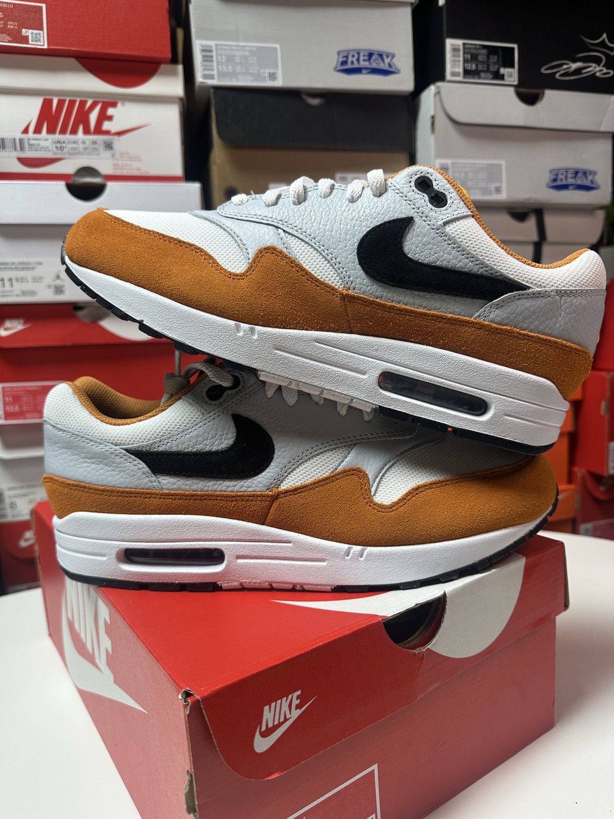 Nike *New* Nike Men's Air Max 1 White Black Monarch Size 10.5 Size US 10.5 / EU 43-44 - 2 Thumbnail