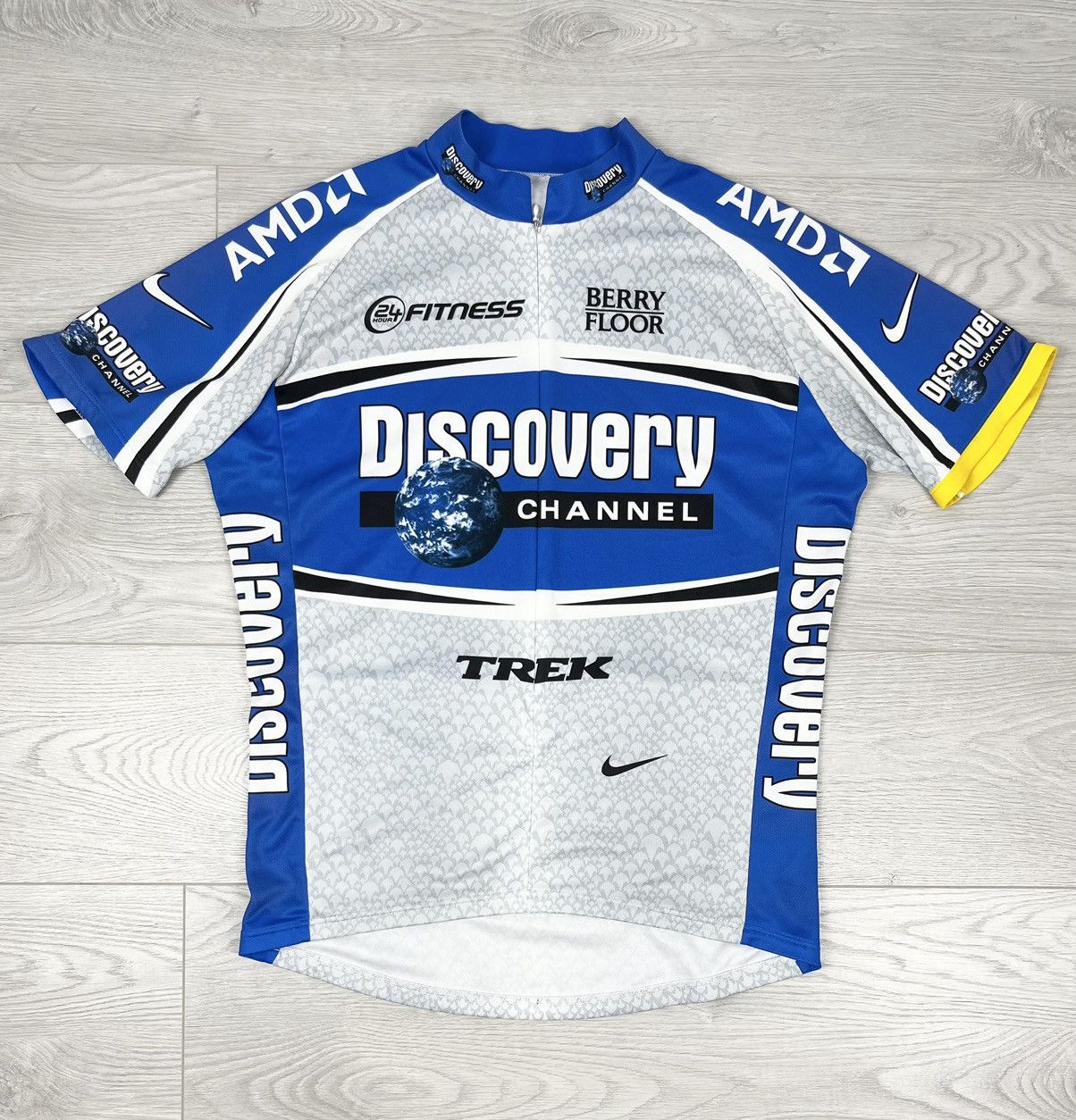 Bicycle Nike Discovery Channel Vintage Bicycle T Shirt Size US M / EU 48-50 / 2 - 1 Thumbnail
