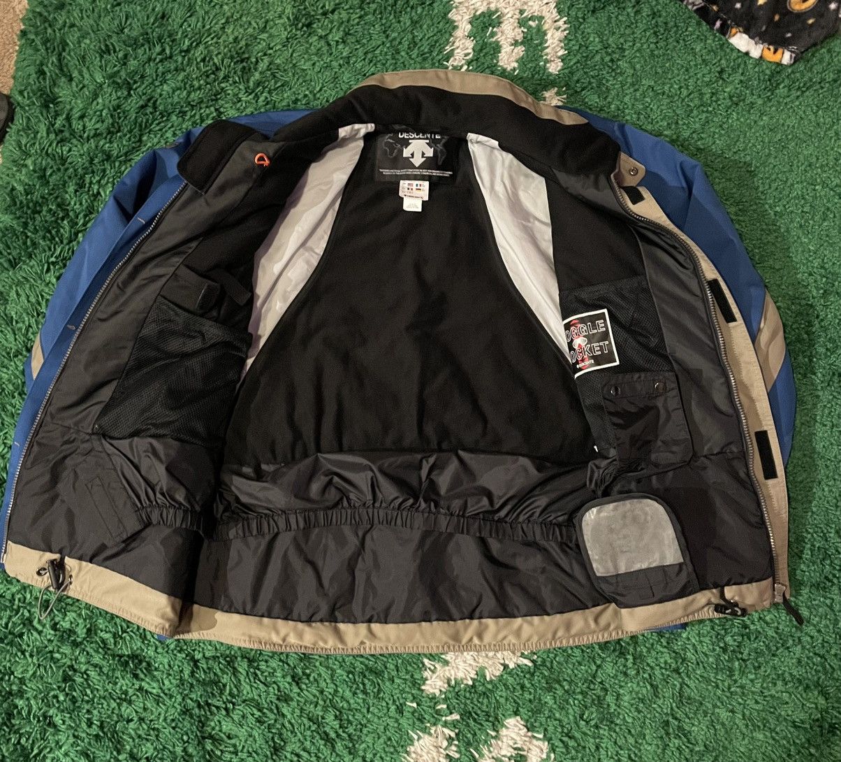 Descente Ski Jacket Size L Blue Insulated Snowboard Winter Coat Size US L / EU 52-54 / 3 - 5 Thumbnail