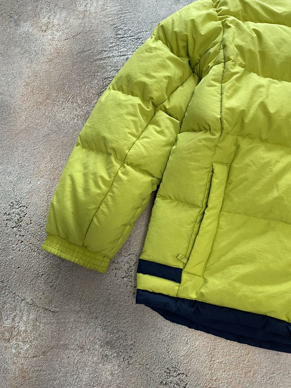 Nike Vintage Nike Big Logo Nylon Puffer Jacket Size US M / EU 48-50 / 2 - 7 Thumbnail