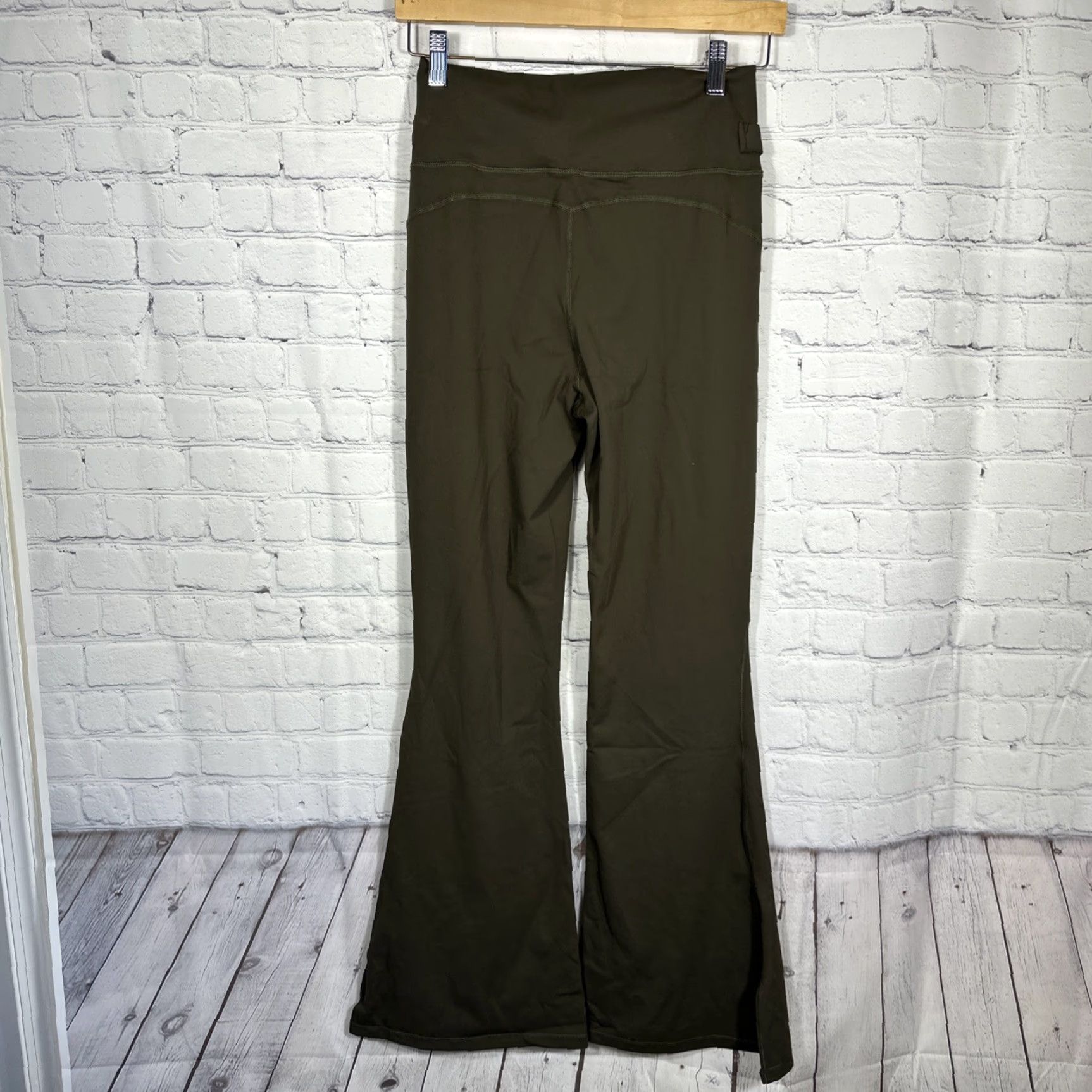 Vintage HALARA High Waisted Flare Wide Leg Pants Buckle Olive Green Women M Green Buckles Pockets Wide Leg Bohemian Preppy Casual Travel Slim / Regular Size 32" / US 10 / IT 46 - 5 Thumbnail