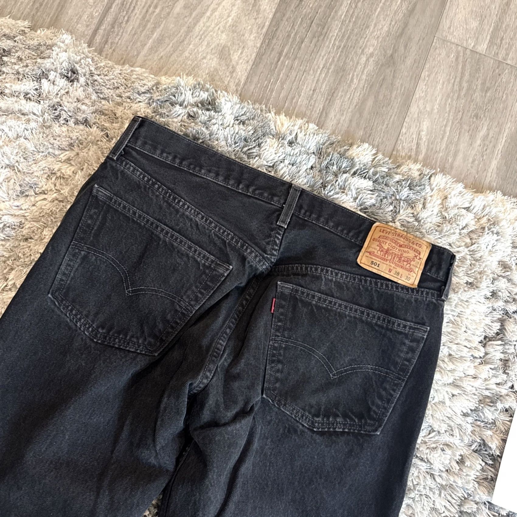 Levi's VINTAGE Levi’s 501 Jeans Black Denim Straight Fit Men’s Sz 38x30 90s Button Fly Size US 35 - 2 Thumbnail