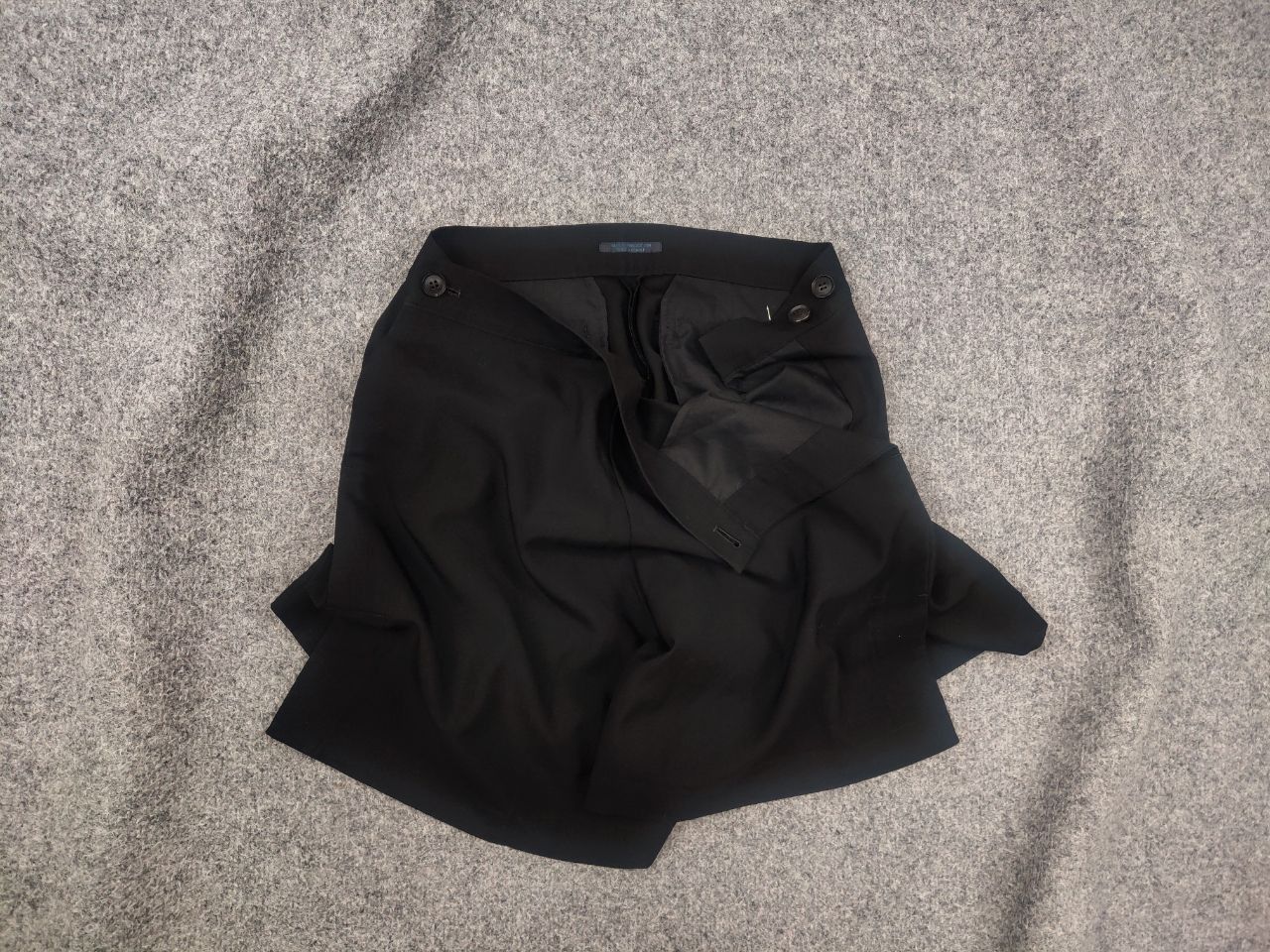 Yohji Yamamoto Yohji Yamamoto Y's Regulation Laine Wool Womens Tuck Shorts Size 30" / US 8 / IT 44 - 1 Thumbnail