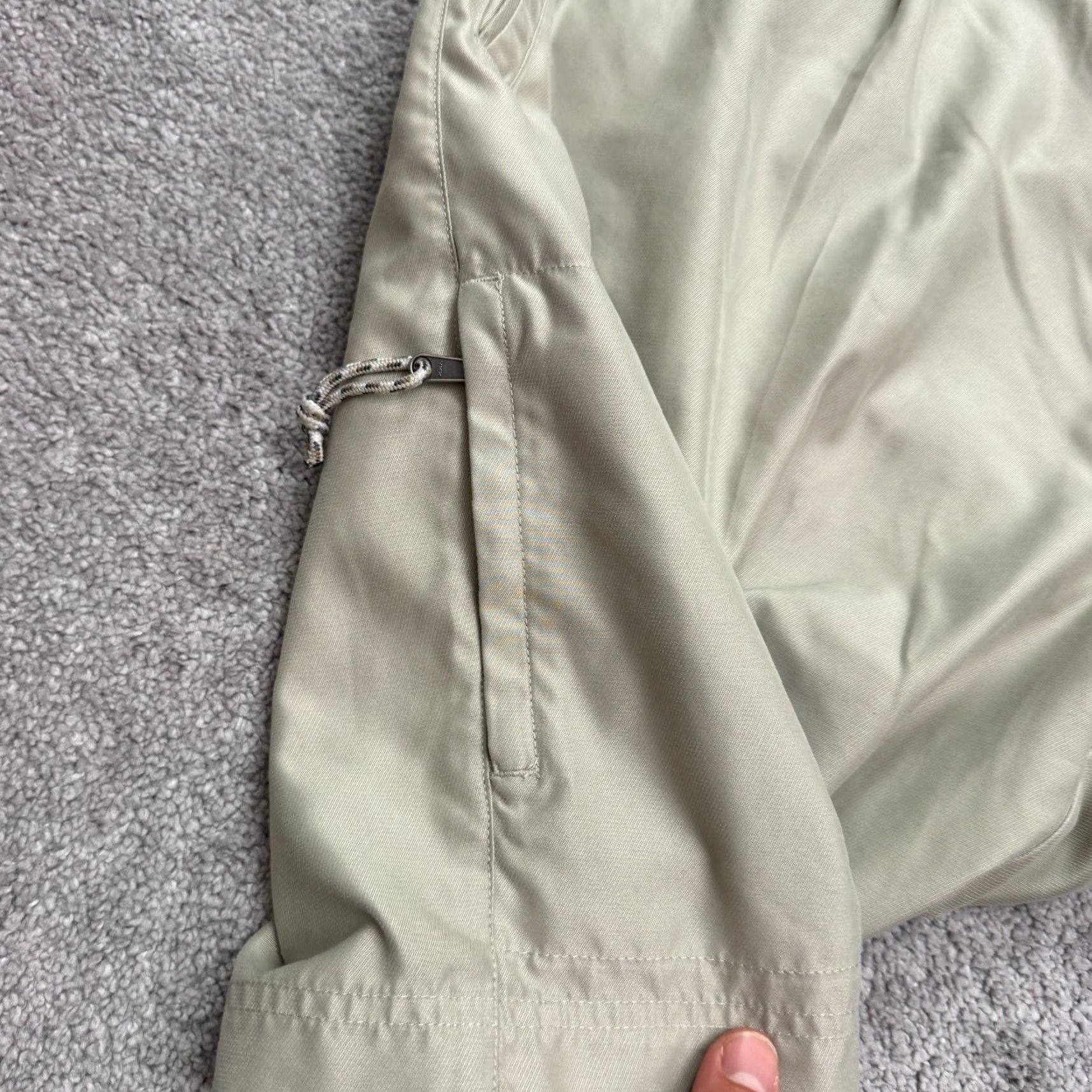 Vintage Columbia Mens Chino Shorts 38 Tan Brown Pleated Front Outdoor Utility Pockets Safari Style 9" Inseam Summer Fall Mens Size US 38 / EU 54 - 6 Thumbnail