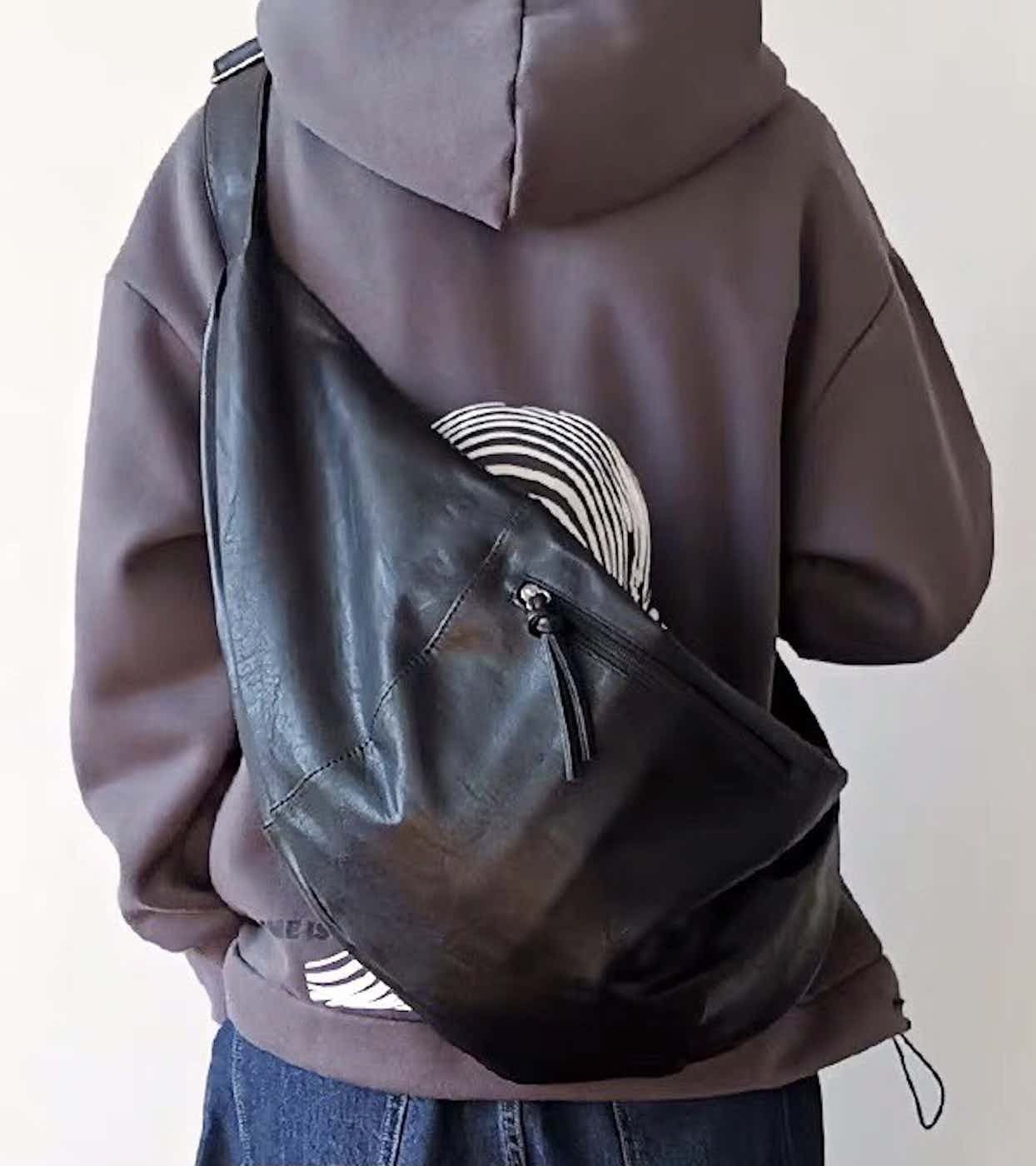 Japanese Brand × Vintage Faux leather sling side bag fanny pack Size ONE SIZE - 2 Thumbnail
