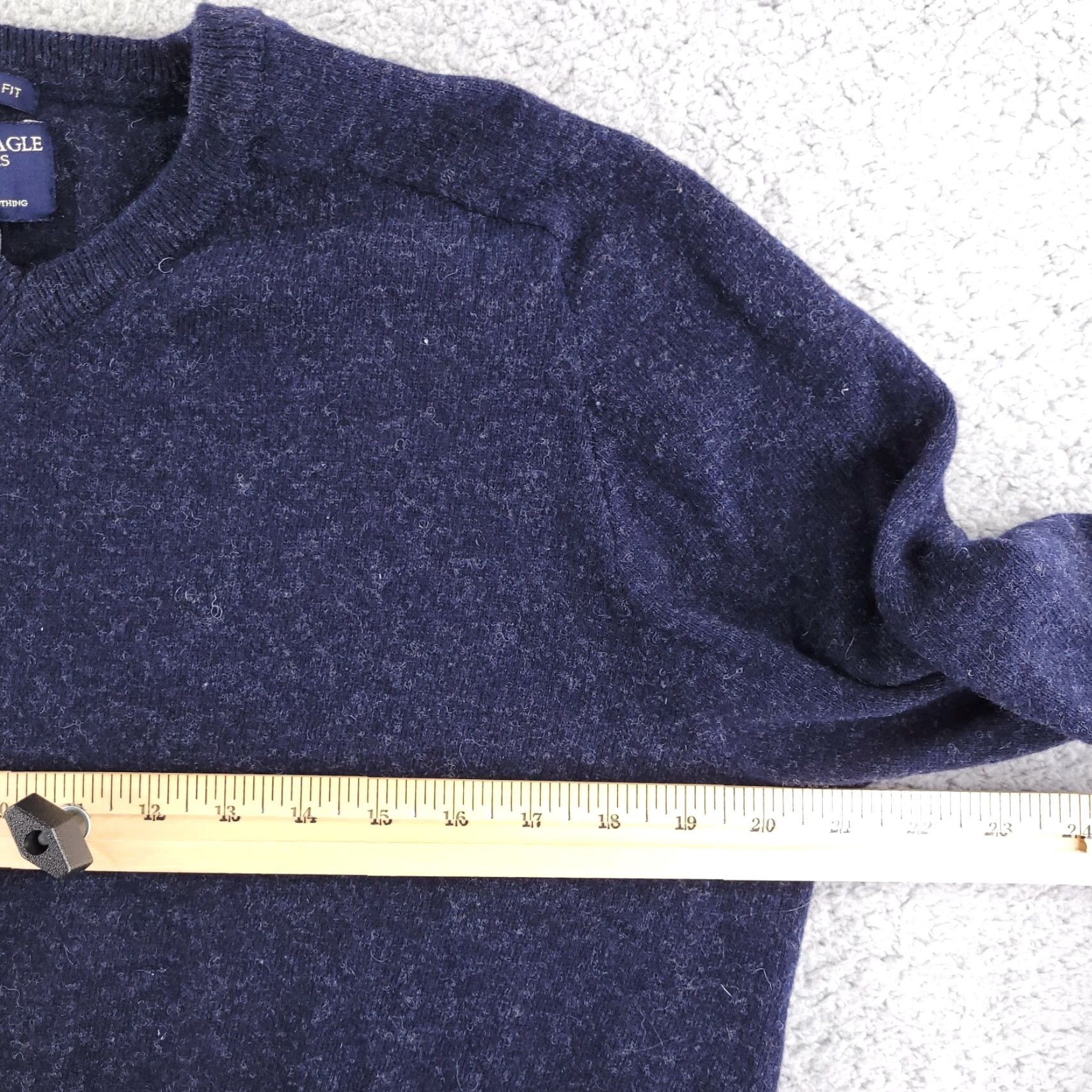American Eagle Outfitters American Eagle Wool Sweater Men's Medium Navy Blue Lambswool V Neck Size US M / EU 48-50 / 2 - 7 Thumbnail