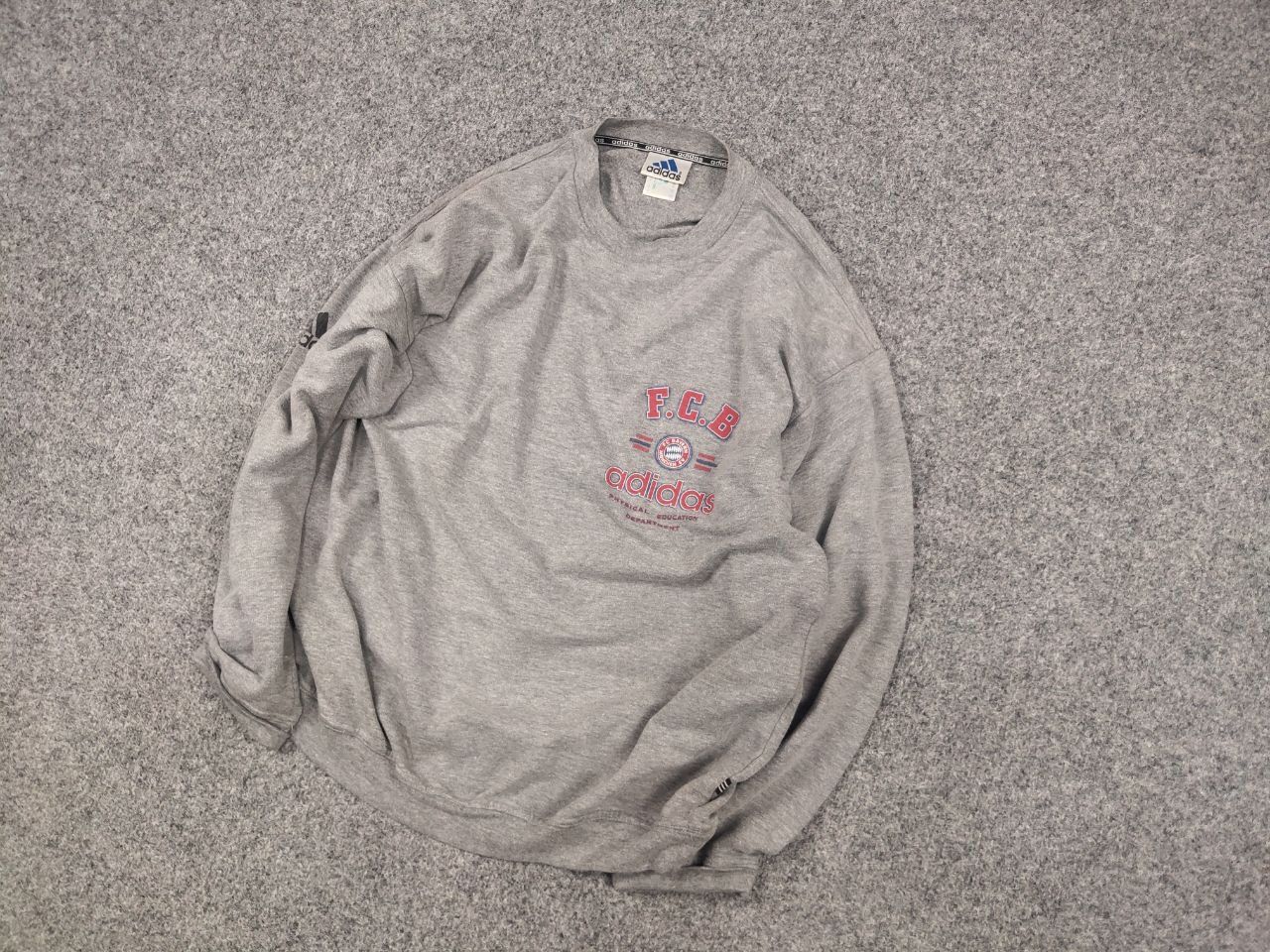 Adidas Vintage Adidas F.C. Bayern Munich Gray Crew chek sweatshirt Size US M / EU 48-50 / 2 - 3 Thumbnail