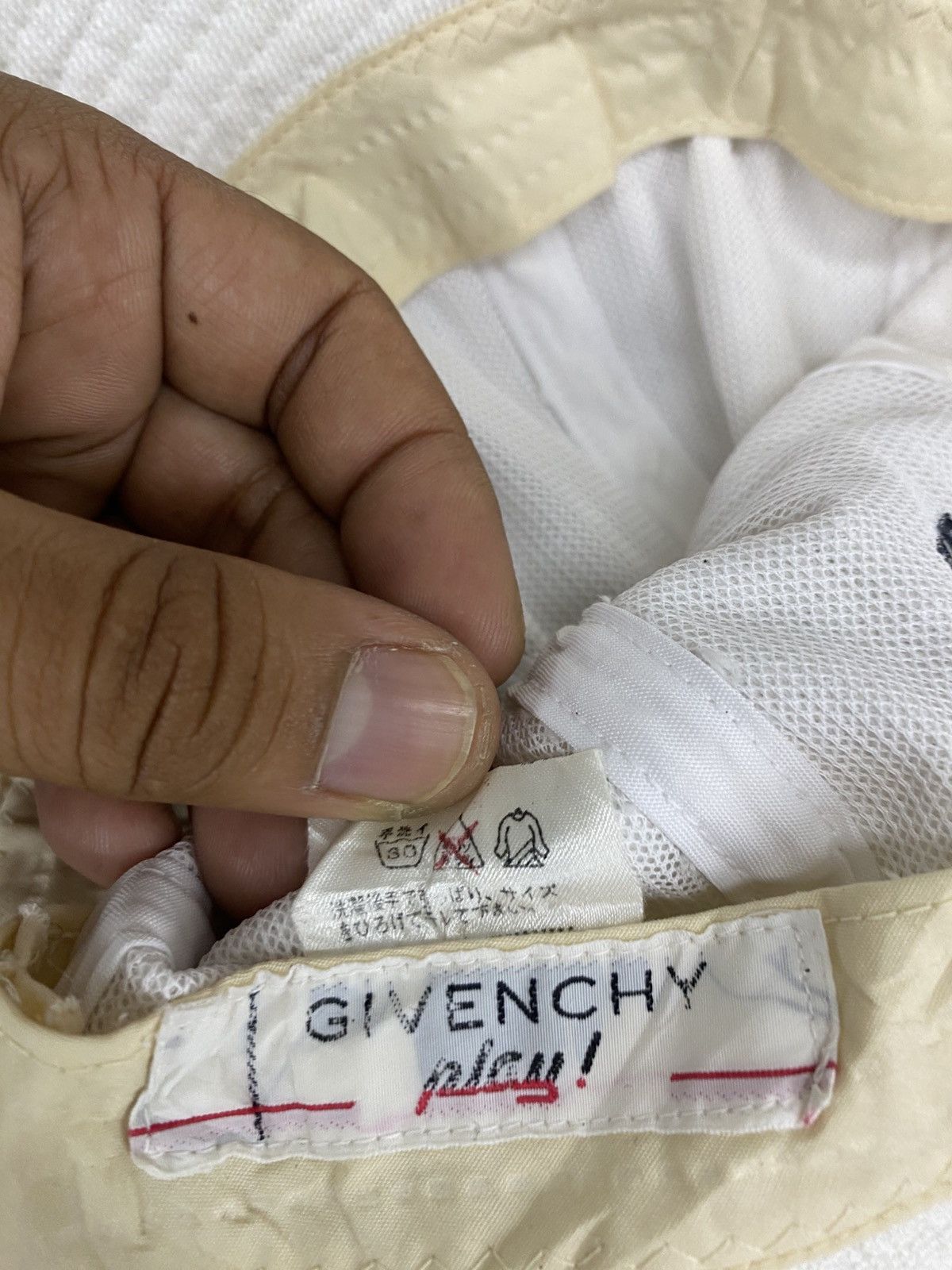 Givenchy VINTAGE GIVENCHY BUCKET HAT 🔥 Size 26 - 7 Thumbnail