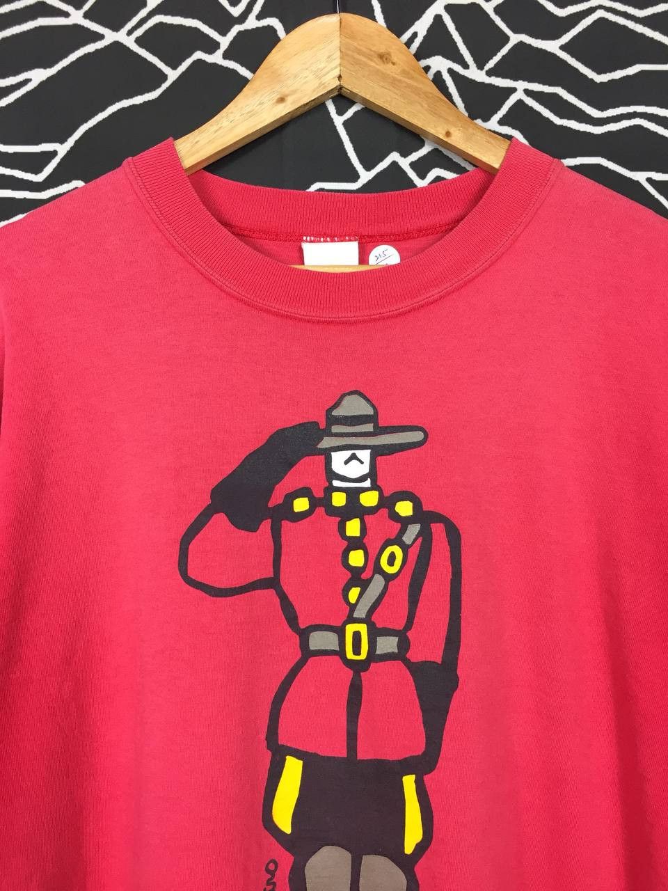 Vintage Vtg Marc Tetro Royal Canadian Mounted Police Pop Art Tee Size US L / EU 52-54 / 3 - 3 Thumbnail
