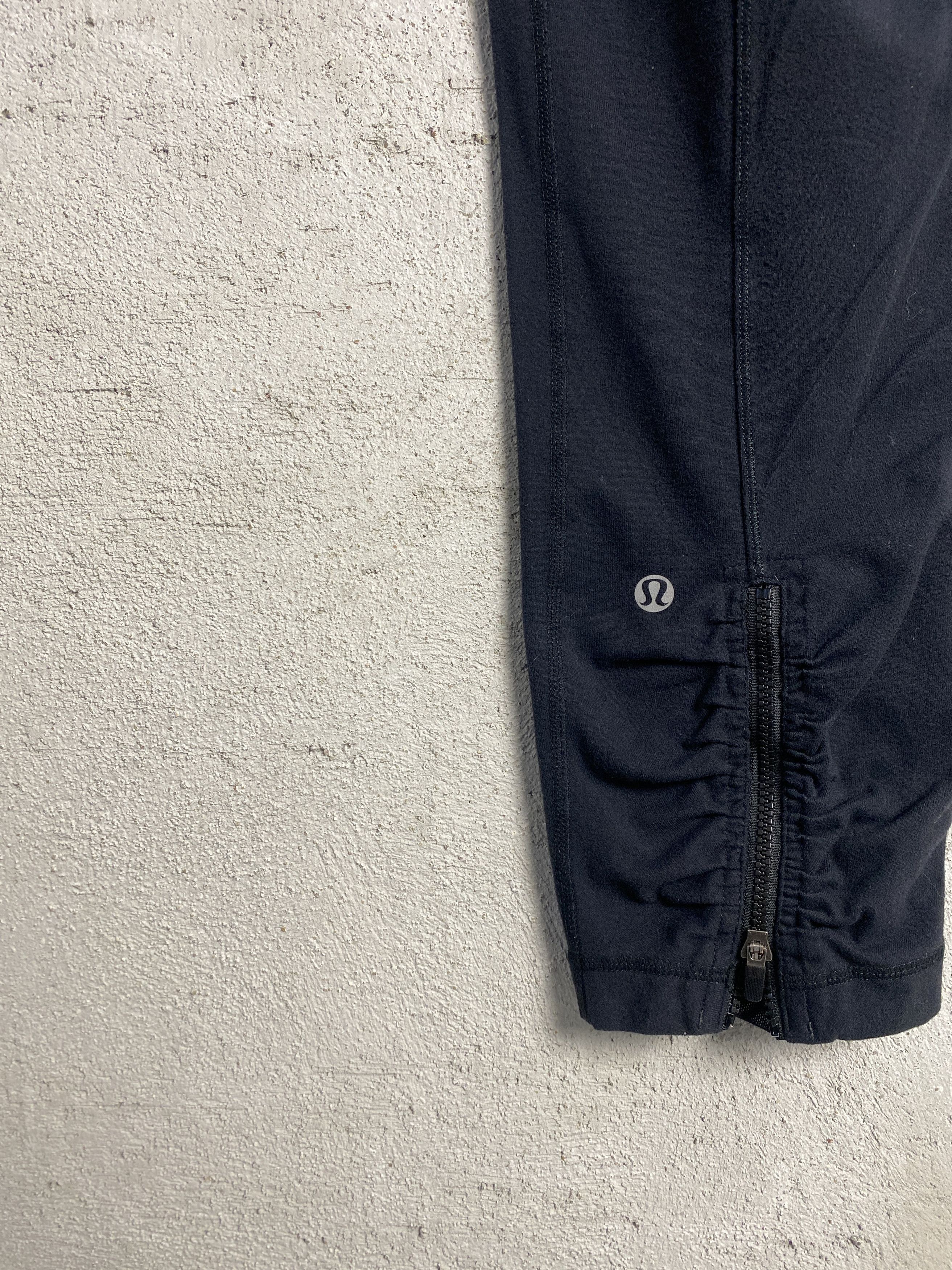 Lululemon Lululemon capri zippers leggings yoga pilates Size 30" / US 8 / IT 44 - 3 Thumbnail