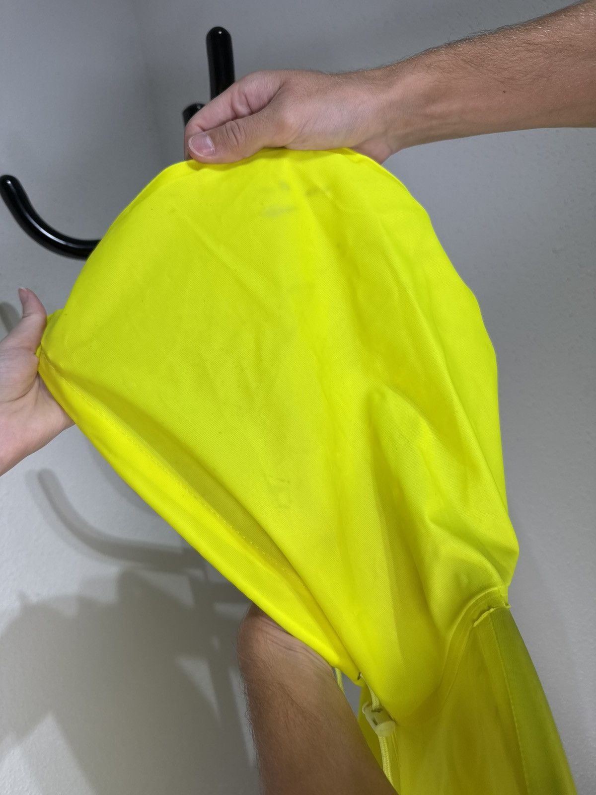 Vetements Vetements SS18 Logo Raincoat Size US M / EU 48-50 / 2 - 11 Thumbnail