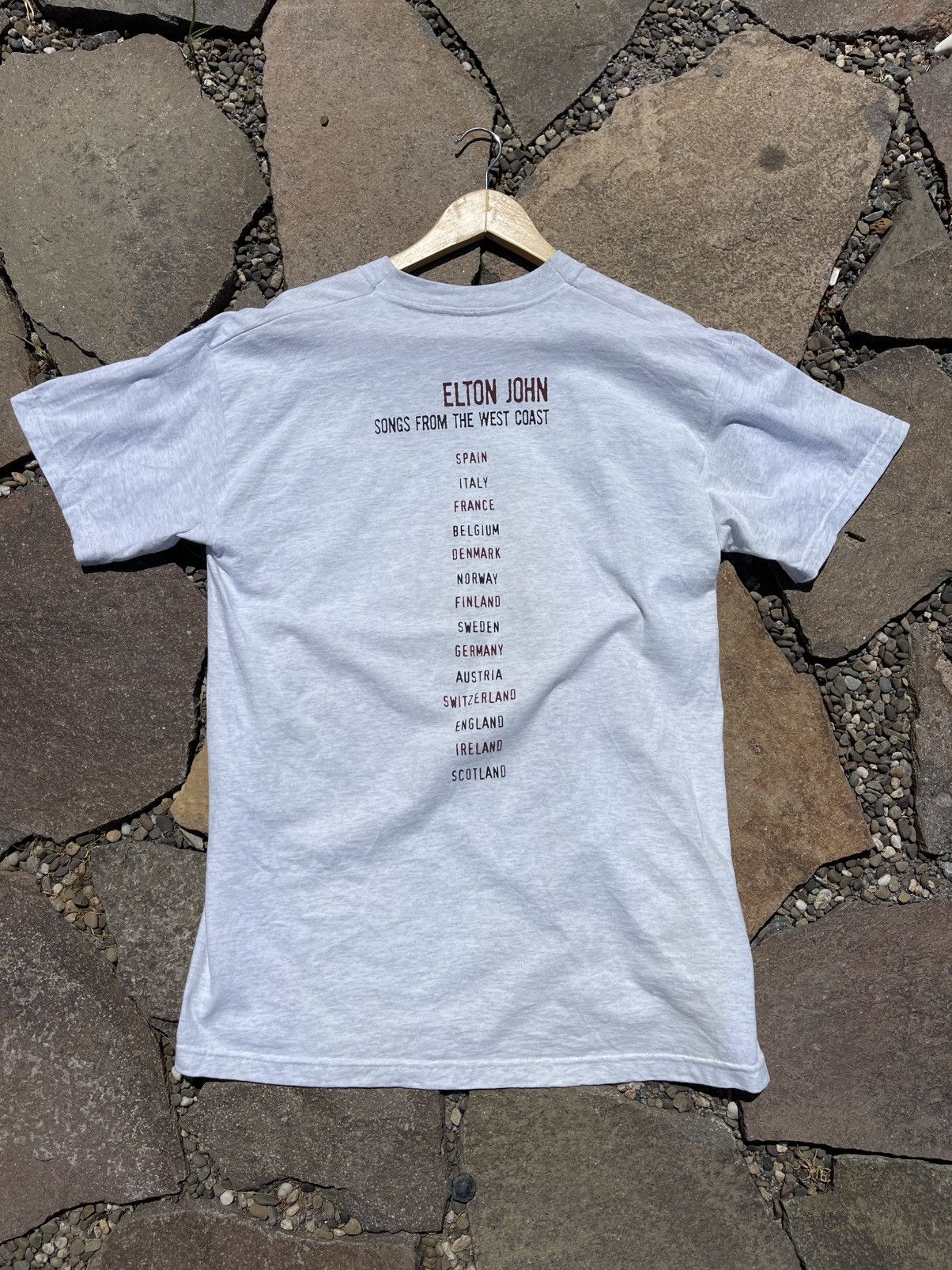 Band Tees 2001 Elton John Songs From The West Coast Vintage T-shirt Size US M / EU 48-50 / 2 - 11 Thumbnail