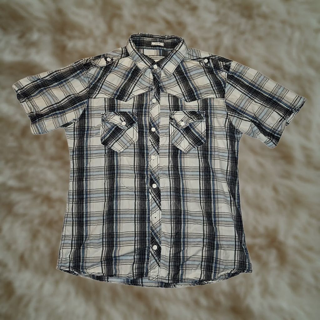 Vintage VINTAGE Buckle Shirt Short Sleeve Men L Slim Fit Plaid Casual Hipster Buckle Button-Up Shirt Size US L / EU 52-54 / 3 - 1 Thumbnail