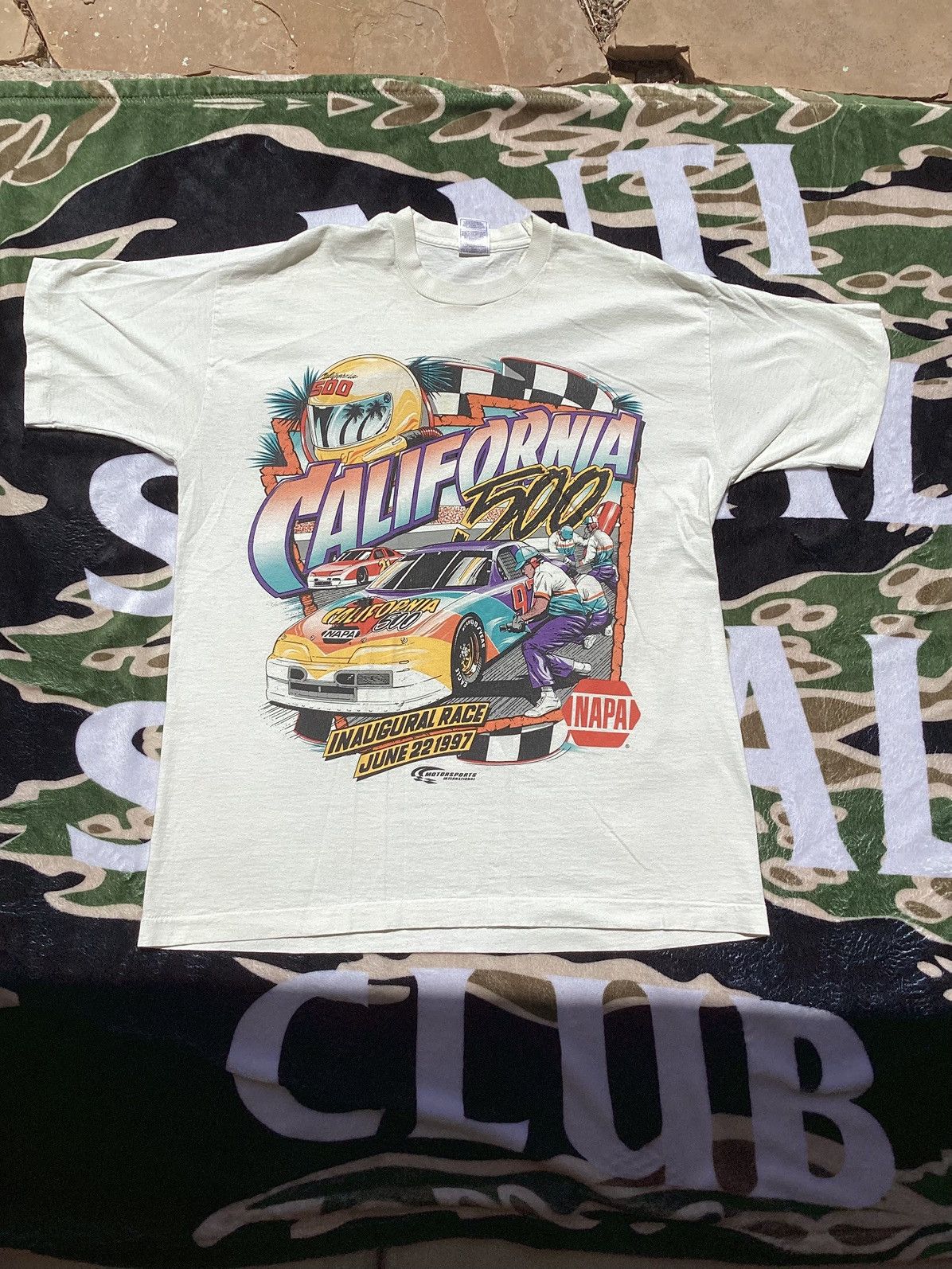 Fruit Of The Loom Vtg 1997 California 500 inaugural race NASCAR/racing Tee Size US XL / EU 56 / 4 - 1 Thumbnail