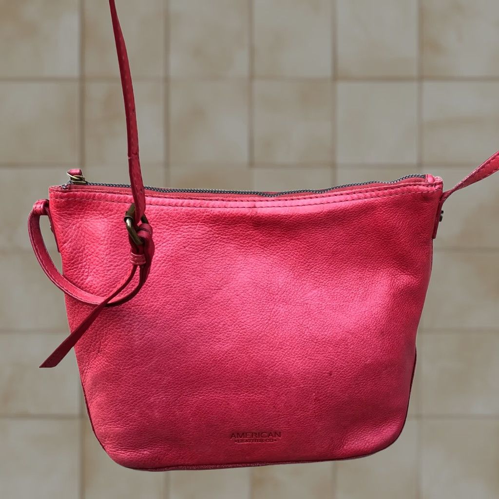Vintage AMERICAN LEATHER COMPANY Crossbody Purse Women's Red Zipper Bag - Medium Leather Crossbody Bag For Travel Size ONE SIZE - 1 Thumbnail