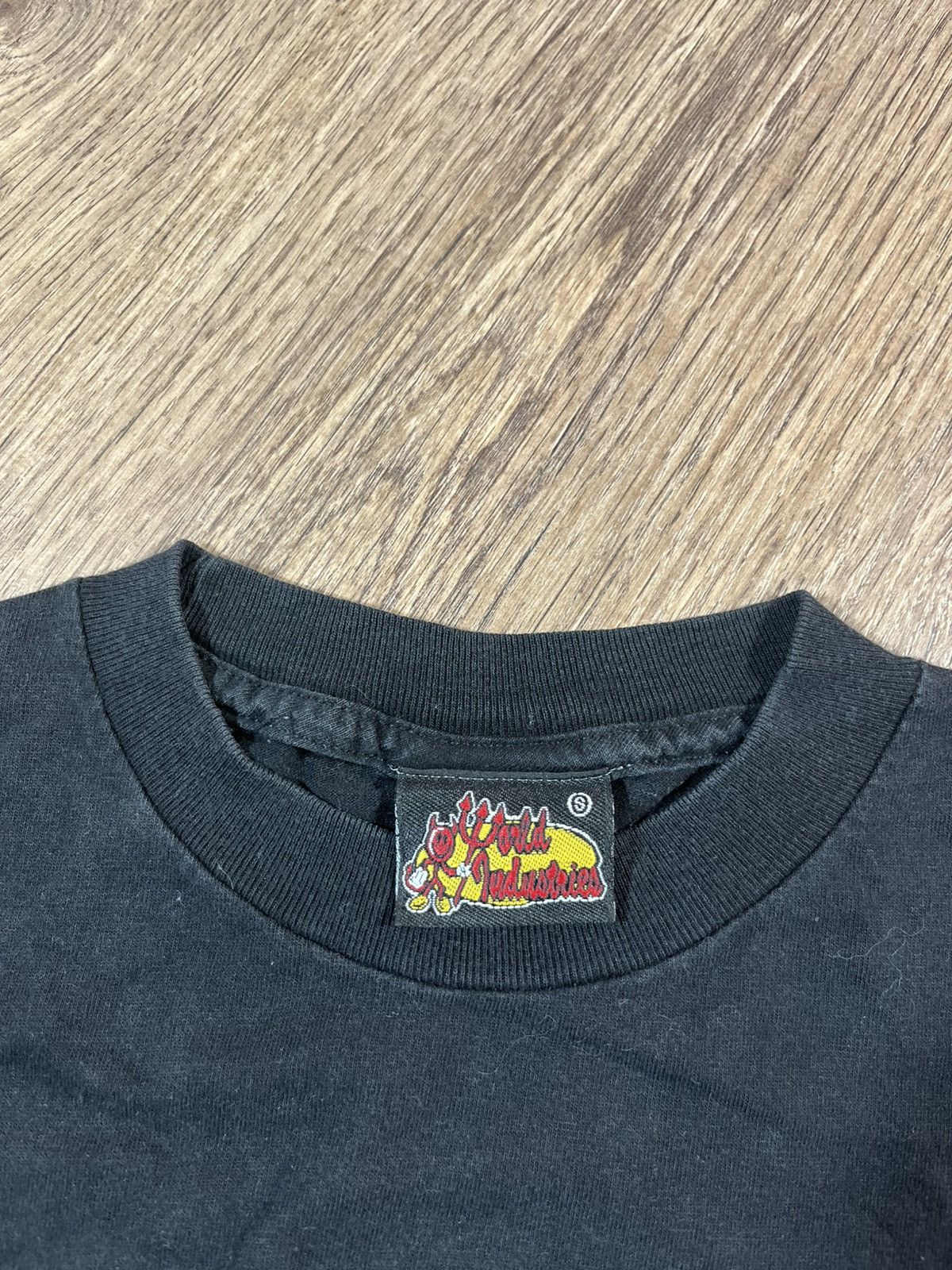 Santa Cruz Skateboards Vintage 90s World Industries Skateboard T Shirt Size US S / EU 44-46 / 1 - 3 Thumbnail