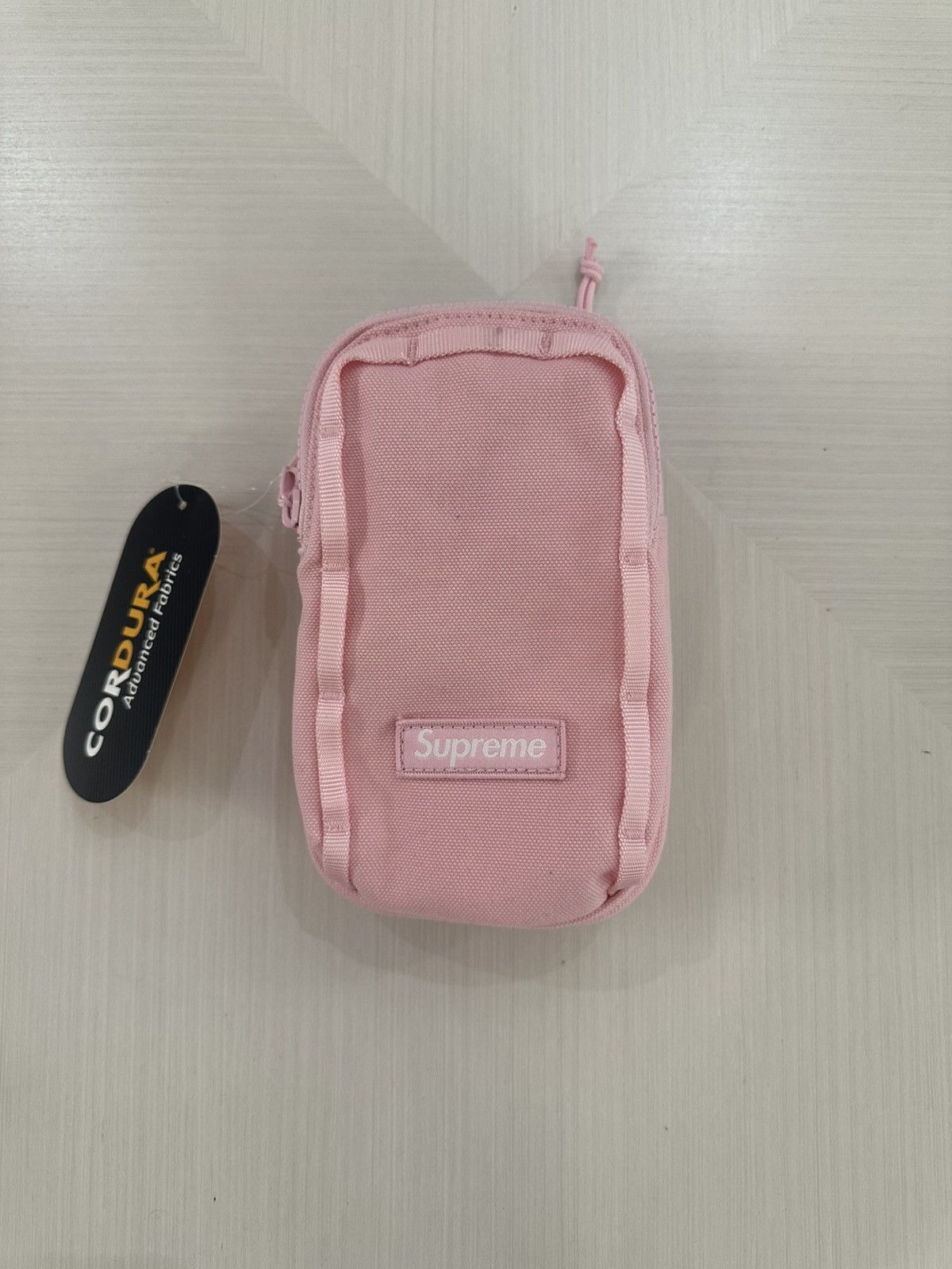 Supreme Camera Bag + Mini Pouch Pink 新品 Buy Supreme Camera Bag + Mini Pouch 'Light Pink' - SS25B9