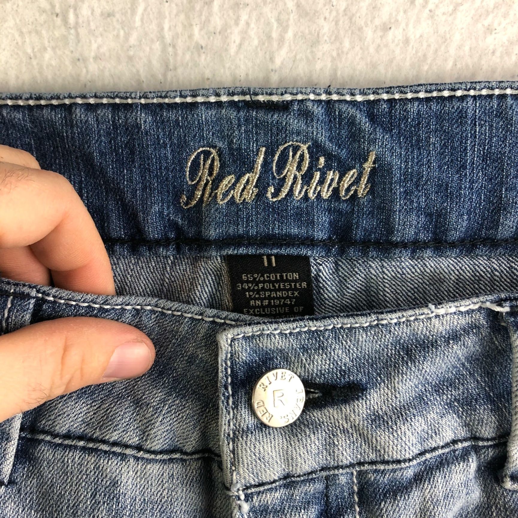 Denime Red Rivet Womens Jeans Mid Rise Medium Wash Blue Denim Size 11 Straight Cotton Denim 29in Inseam Womens Size 32" / US 10 / IT 46 - 7 Thumbnail