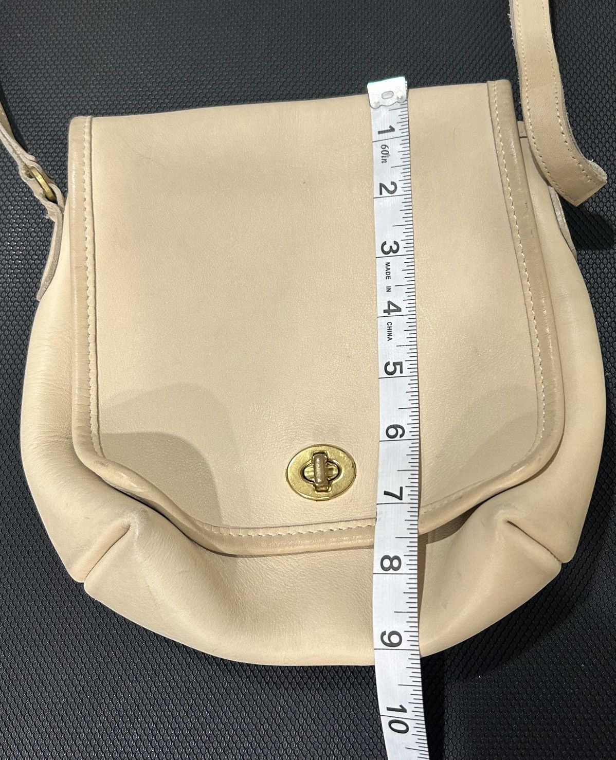 Coach Vtg coach leather lock bag cream rare y2k style ysl louis Size ONE SIZE - 10 Thumbnail