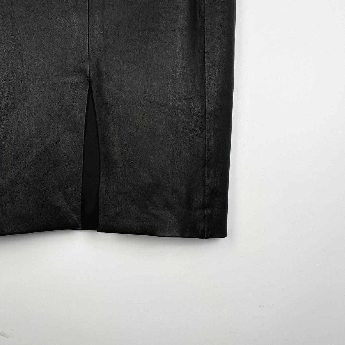 Diane von Furstenberg Ladies Diane Von Fustenberg Avant-Garde Leather Midi Skirt Size 30" / US 8 / IT 44 - 3 Thumbnail
