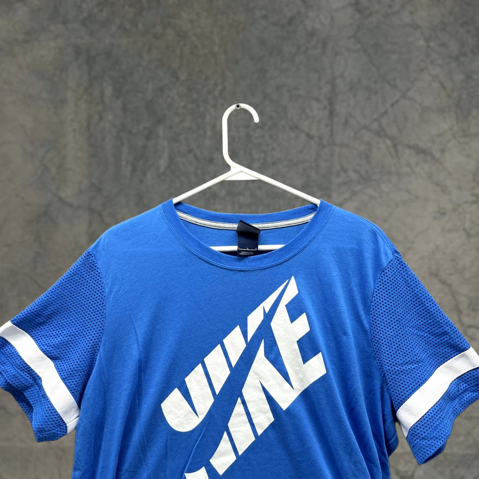 Nike Nike Shirt Women Large Ladies Blue White Cropped Spell Out Crewneck Swoosh - Size L / US 10 / IT 46 - 1 Thumbnail