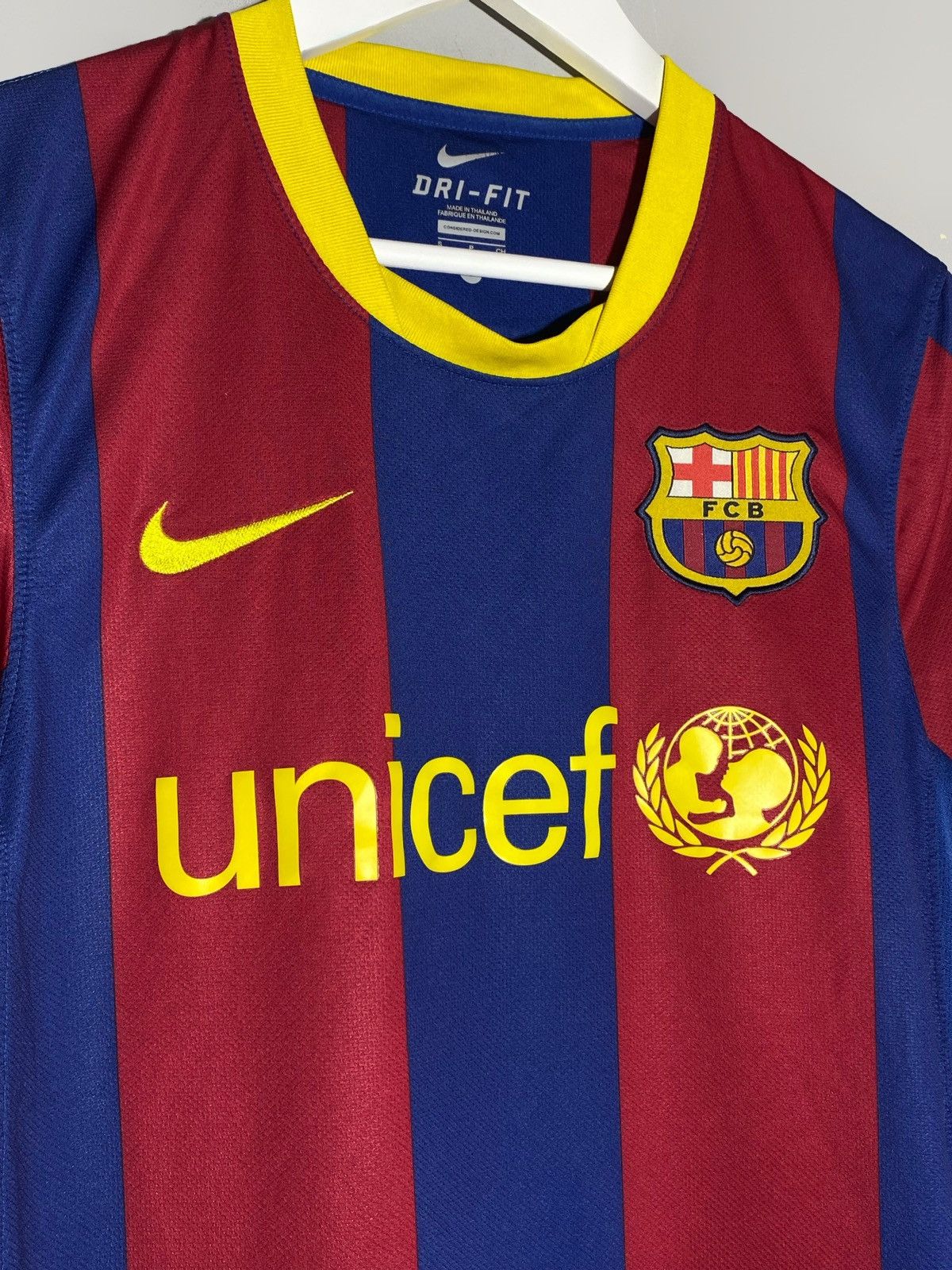 Nike Nike FC Barcelona 2010/11 Home Football Shirt Messi Era Size US S / EU 44-46 / 1 - 3 Thumbnail