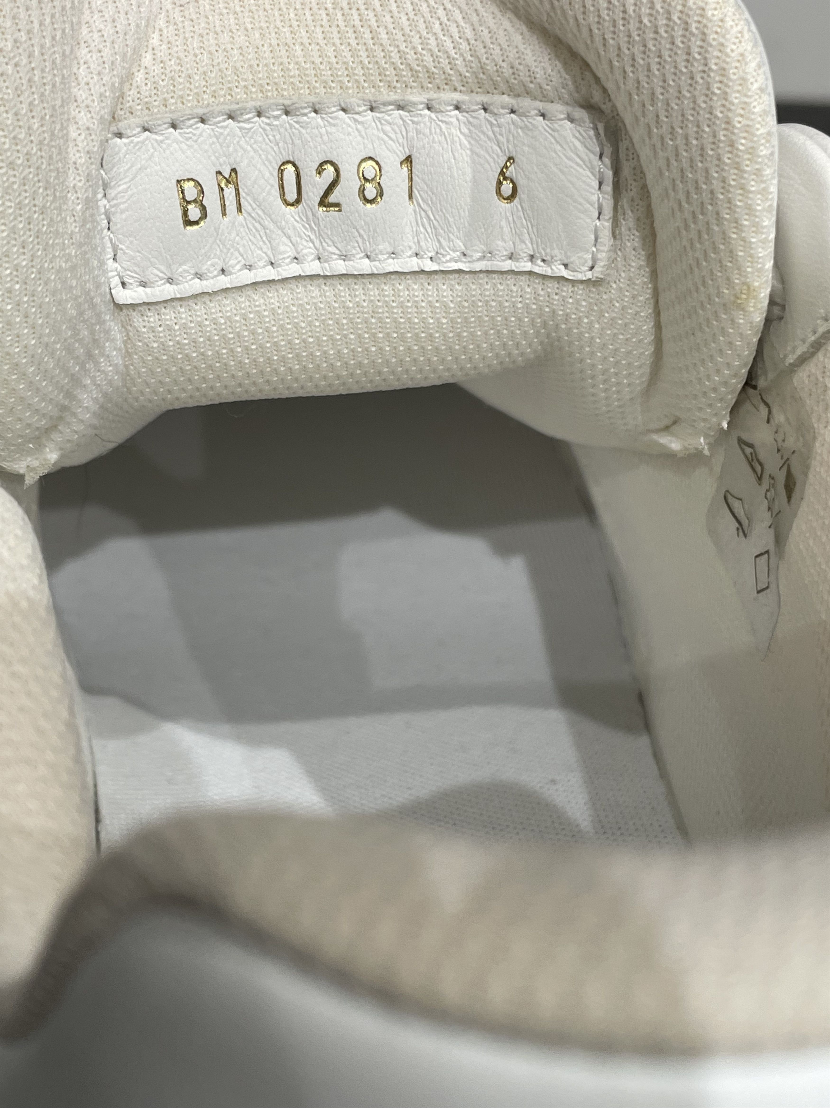 Louis Vuitton Louis Vuitton Duck Nigo White Trainer Sneaker Size US 7.5 / EU 40-41 - 14 Thumbnail