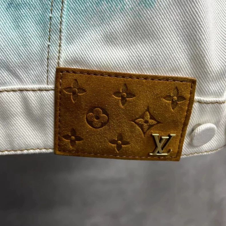 Louis Vuitton louis vuitton White and green rendered printed logo denim j Size US S / EU 44-46 / 1 - 3 Thumbnail