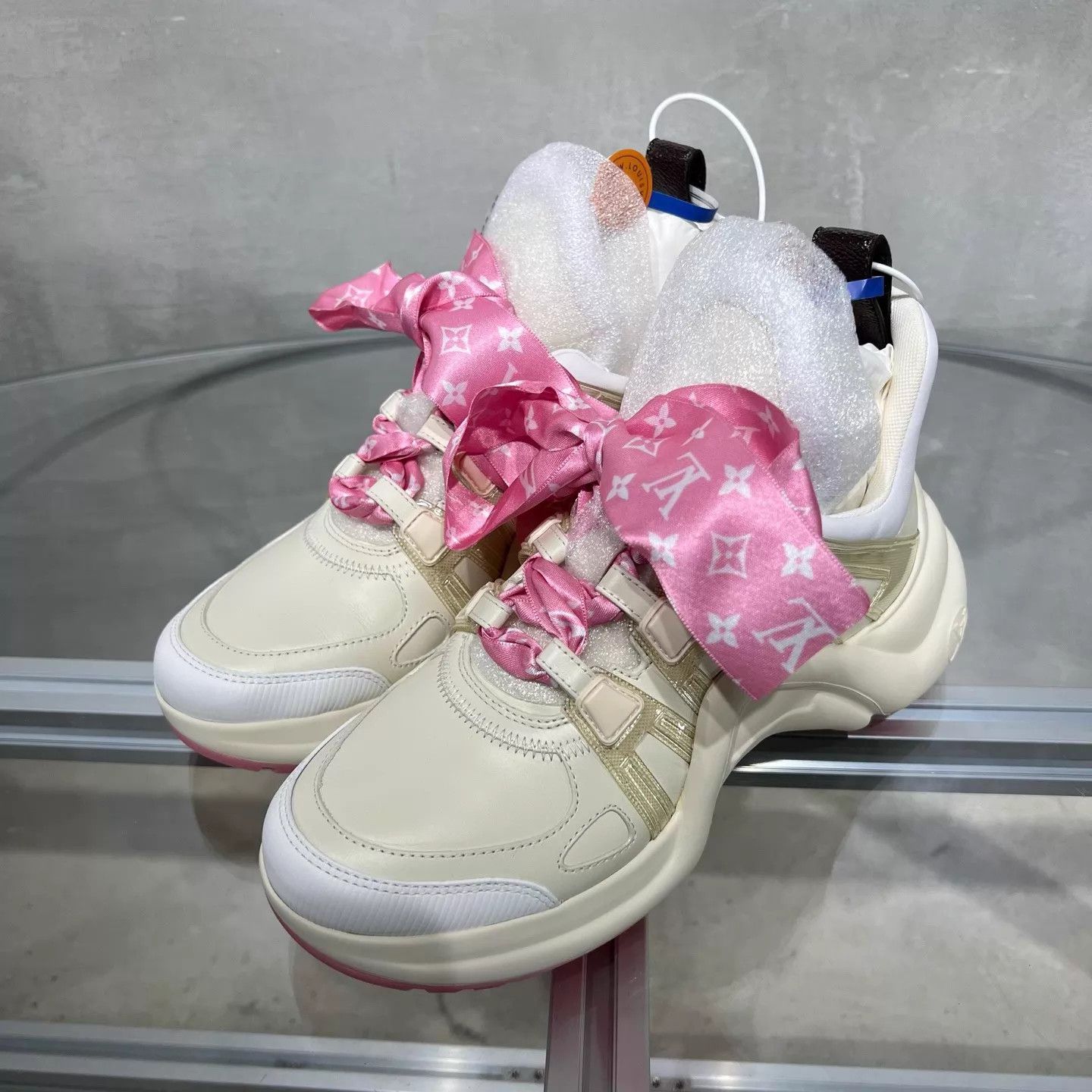 Louis Vuitton LV White Pink Bow Arch China Excl UK2.5 36.5 New Size US 6 / IT 36 - 2 Thumbnail
