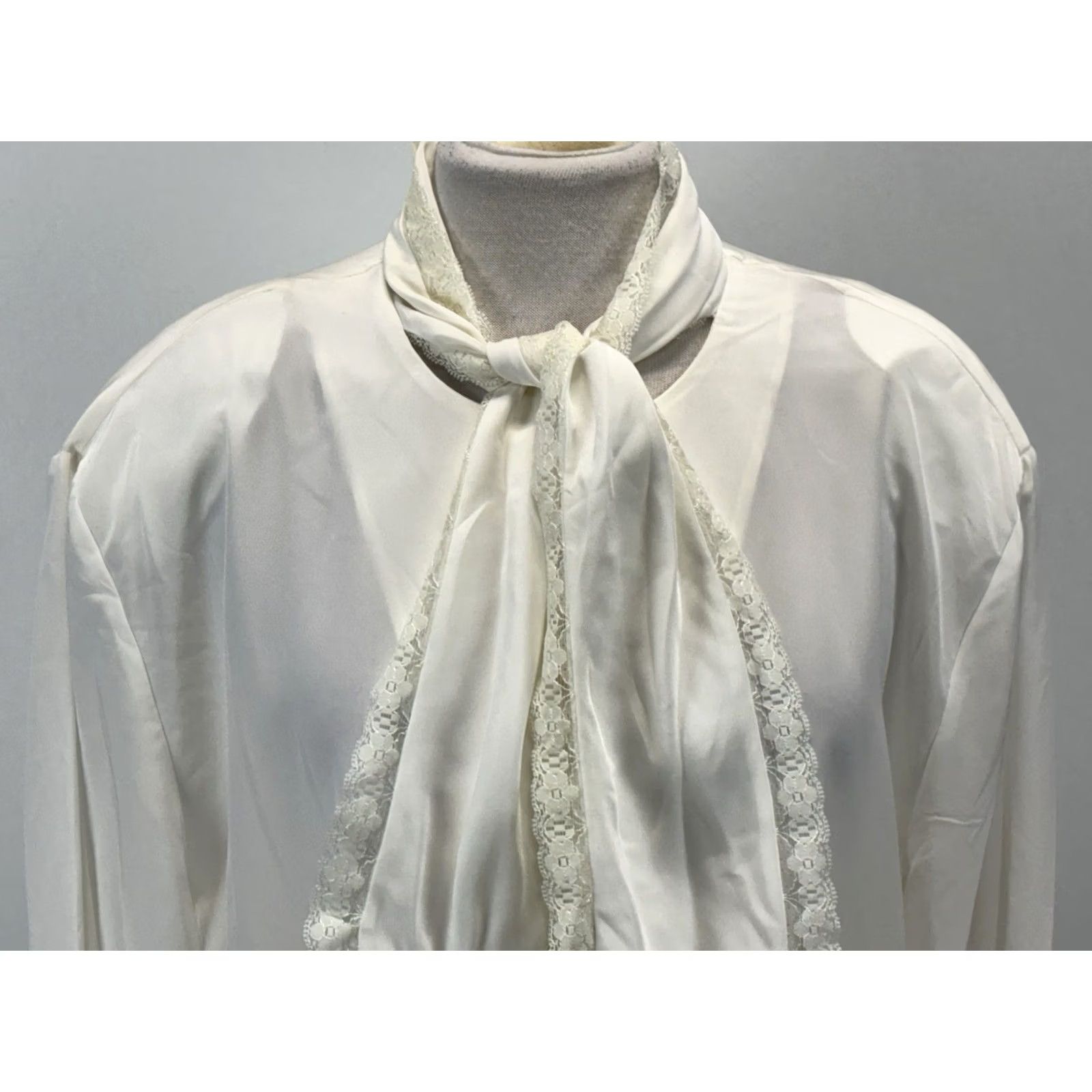 Pendleton VINTAGE Pendleton Blouse Shirt Women’s 24W Plus White Button-Up Tie Neck Career Women XS? No Size 4XL / US 24-26 - 5 Thumbnail