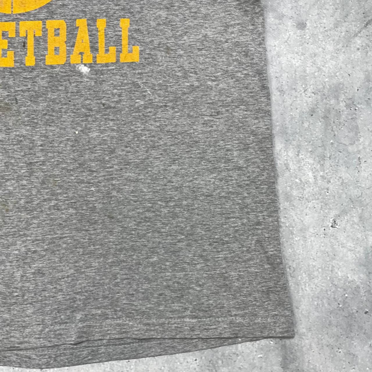 Vintage Vintage 90s Trojan Basketball Painter Thrashed T Shirt Size US L / EU 52-54 / 3 - 11 Thumbnail